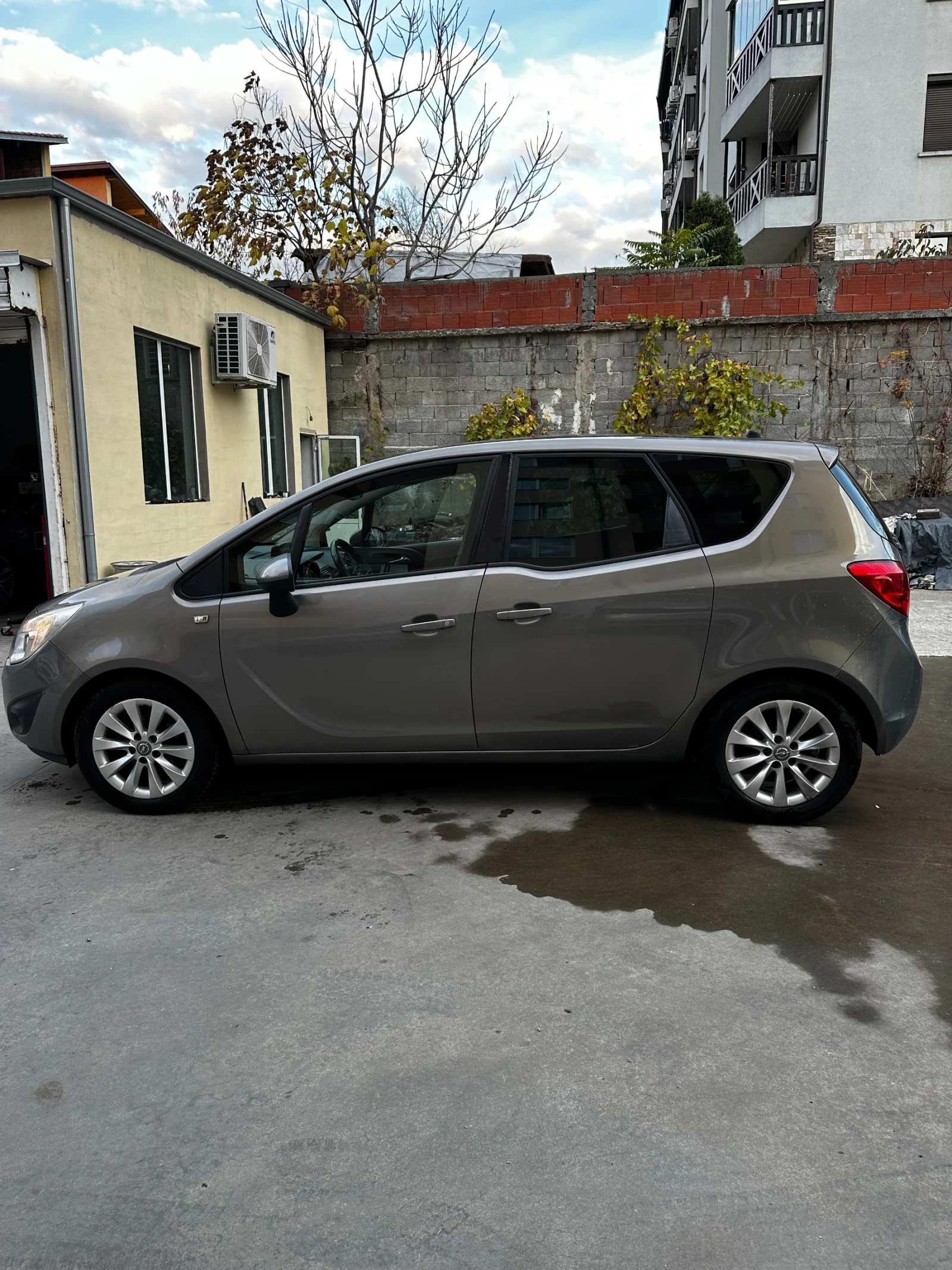 Opel Meriva 1.4  TGAS Panorama Navi | Mobile.bg   10
