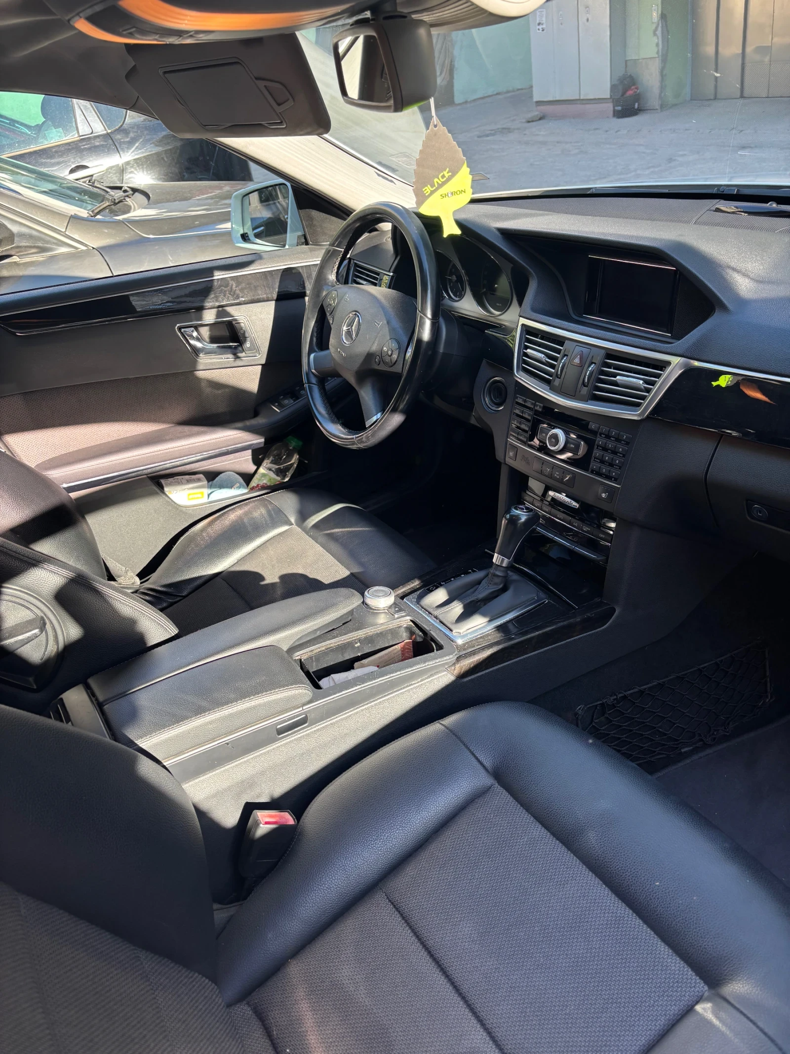 Mercedes-Benz E 220, снимка 3 - Автомобили и джипове - 54800684