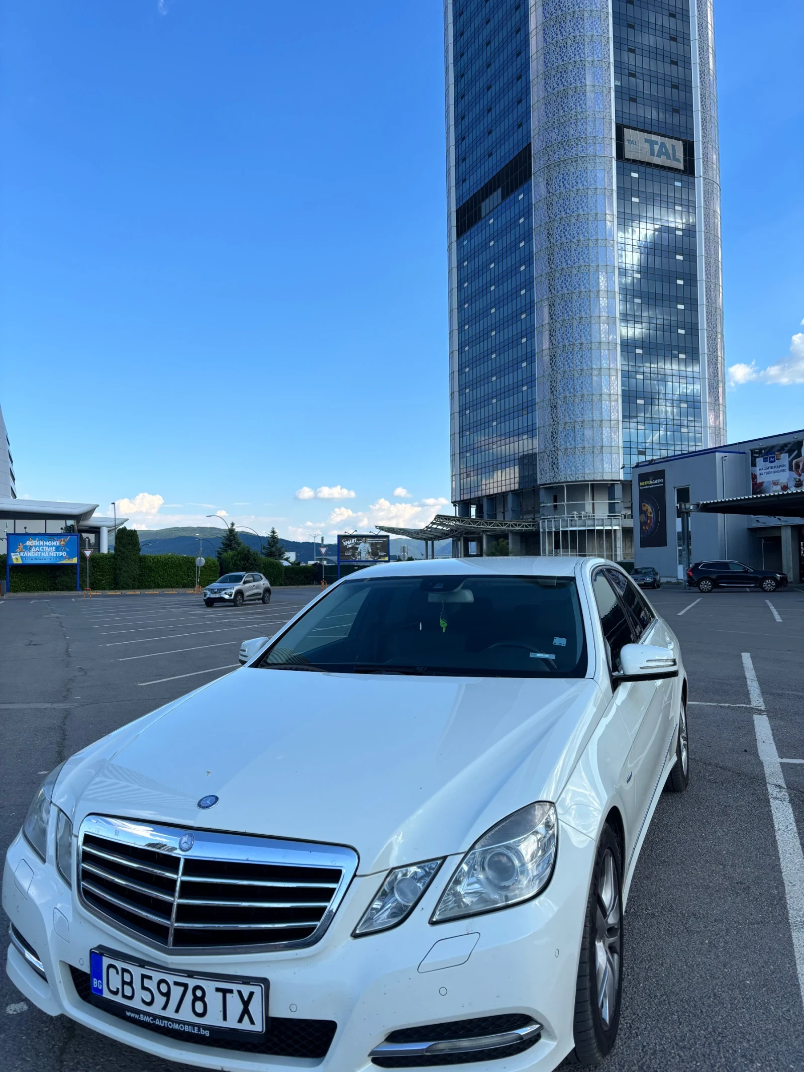 Mercedes-Benz E 220, снимка 15 - Автомобили и джипове - 54897548