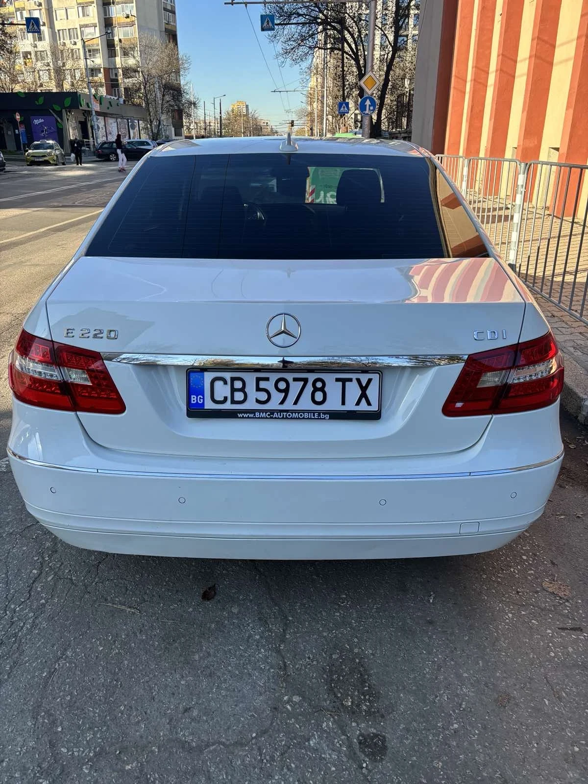 Mercedes-Benz E 220, снимка 9 - Автомобили и джипове - 54800684