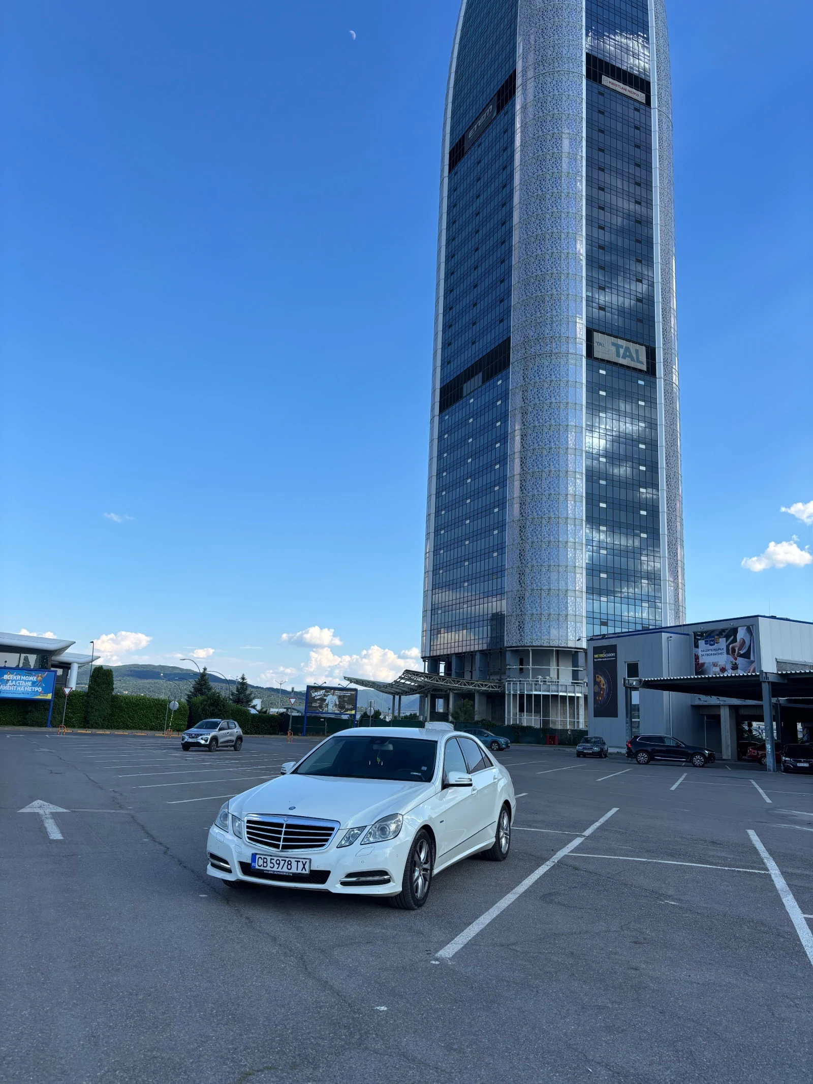 Mercedes-Benz E 220, снимка 10 - Автомобили и джипове - 54897548