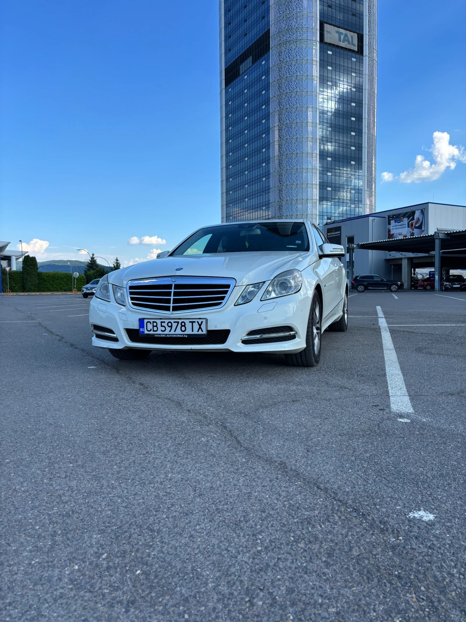 Mercedes-Benz E 220, снимка 14 - Автомобили и джипове - 54897548