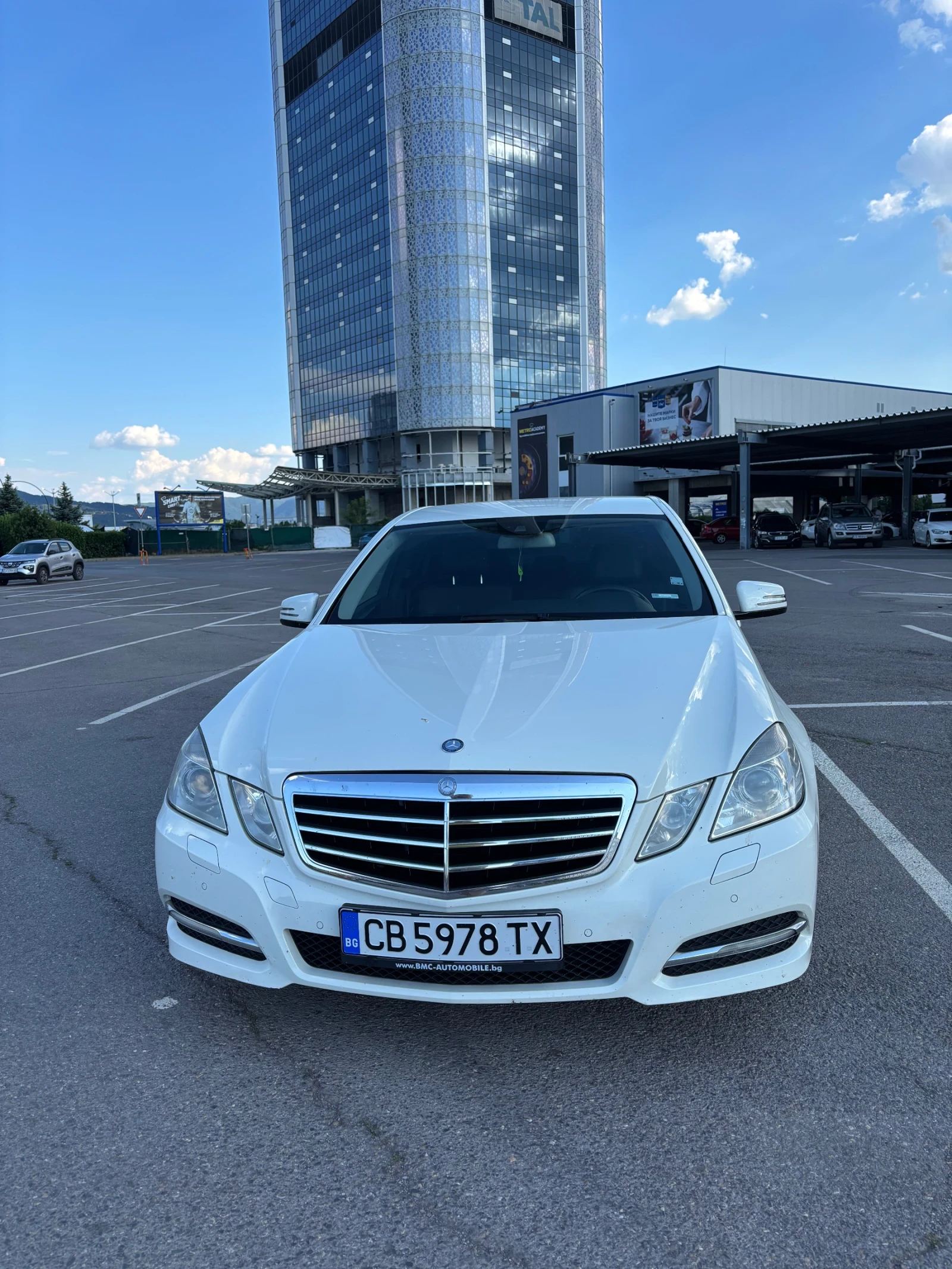 Mercedes-Benz E 220, снимка 11 - Автомобили и джипове - 54897548