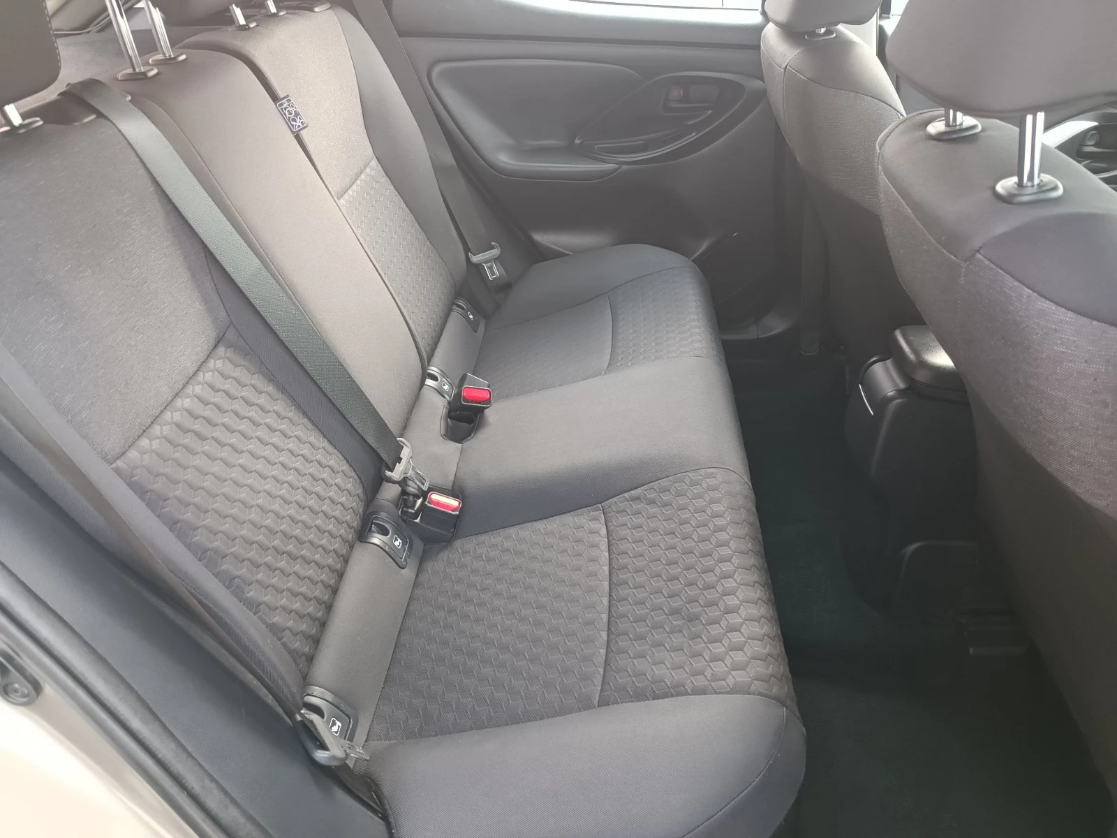 Toyota Yaris 1.5 Hybrid | Mobile.bg � ����������� 12