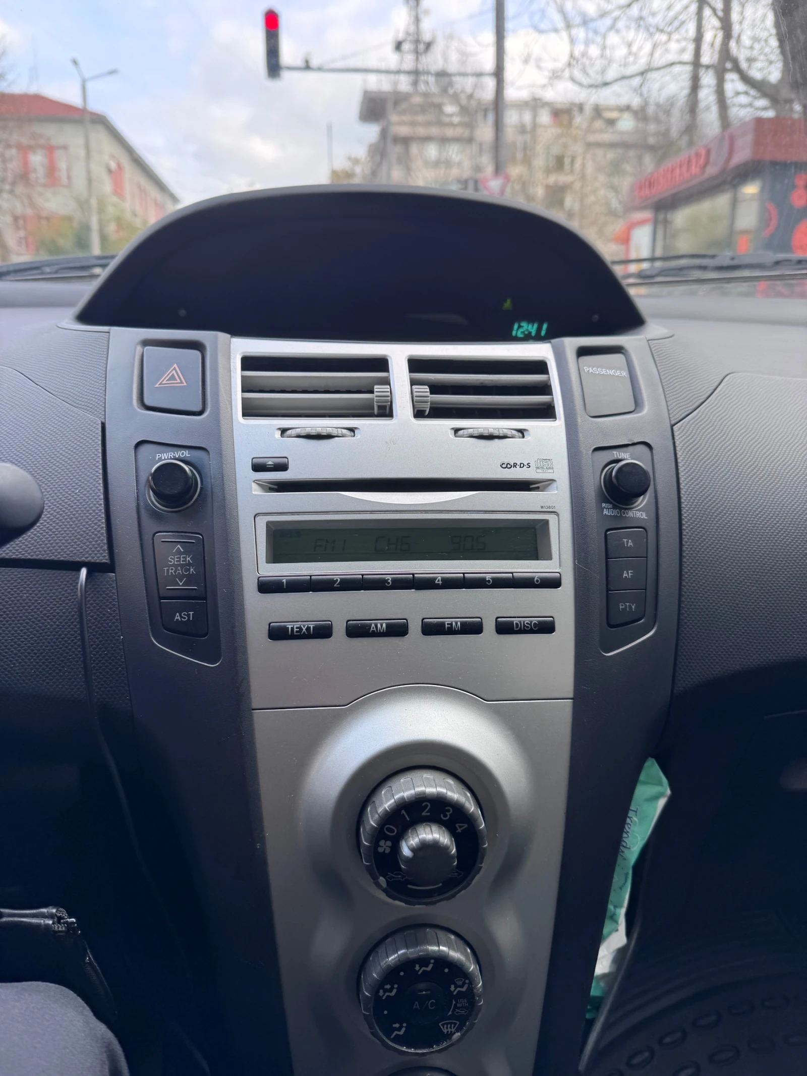 Toyota Yaris  - изображение 4