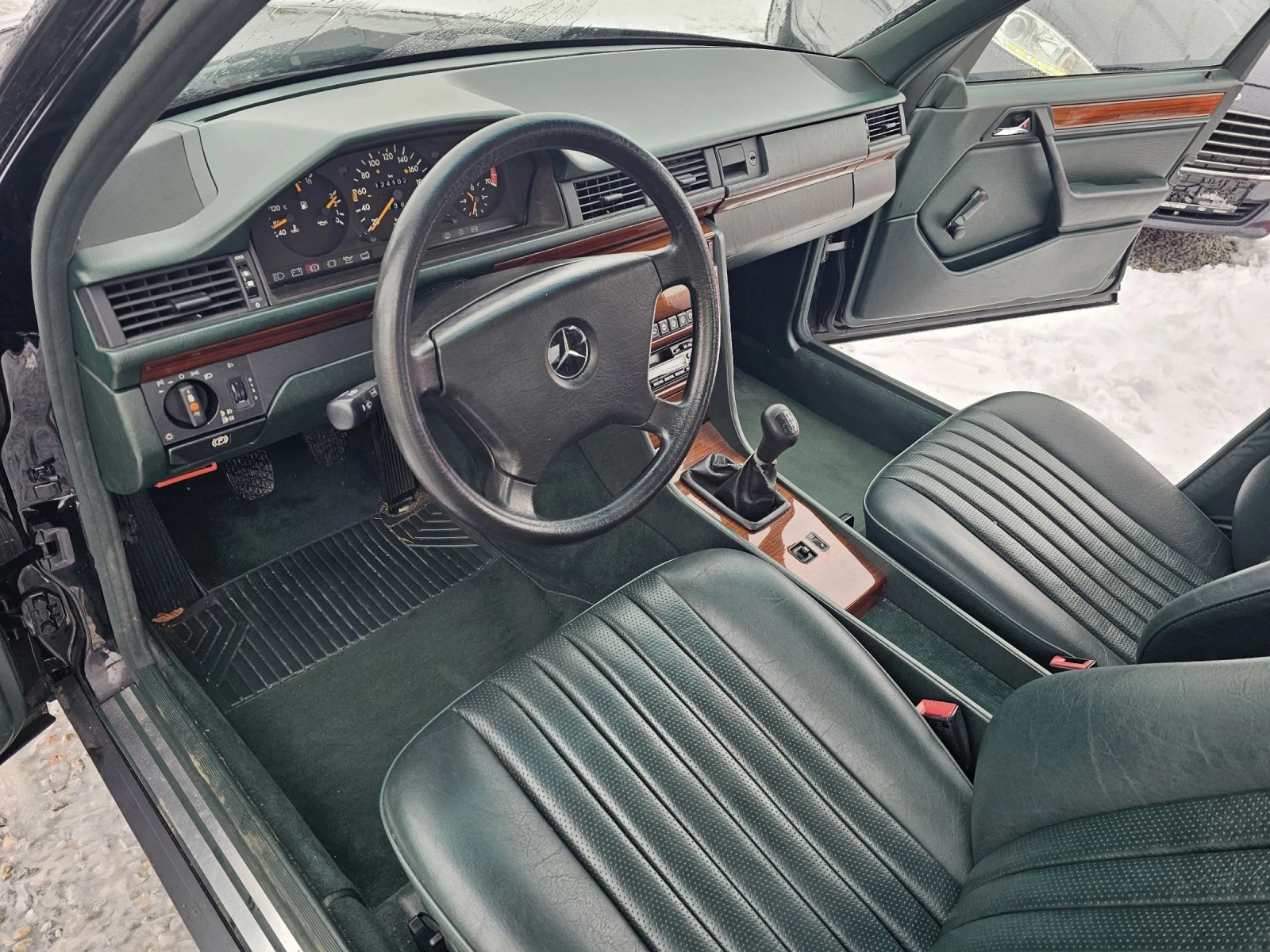 Mercedes-Benz E 230  - изображение 7