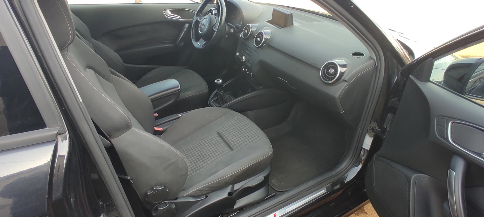 Audi A1 S-LINE 1.6.TDI EURO-5: NAVI;XENON!!!, снимка 9 - Автомобили и джипове - 53707259