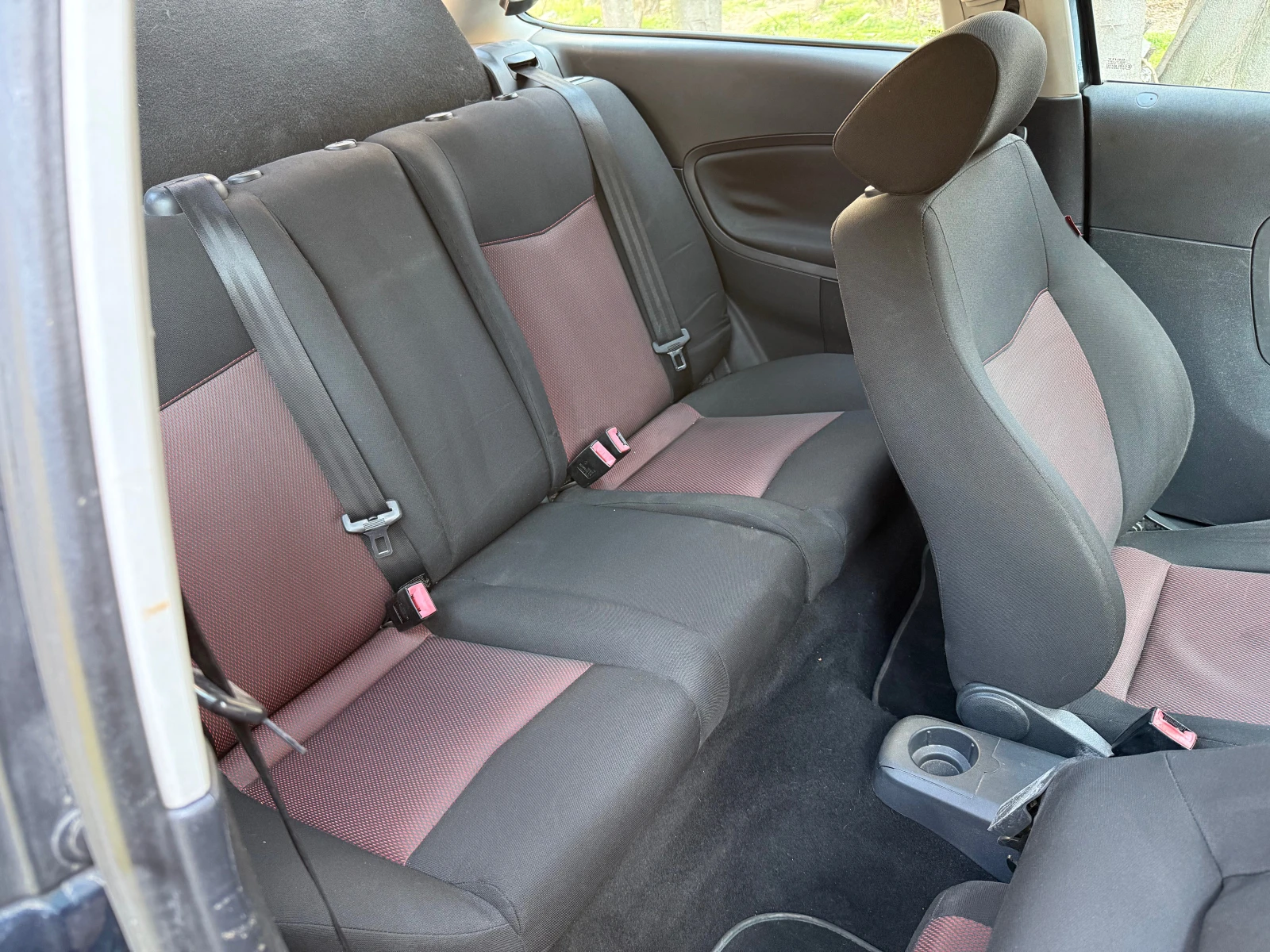 Seat Ibiza 1.4i 86к.с, снимка 12 - Автомобили и джипове - 53819866