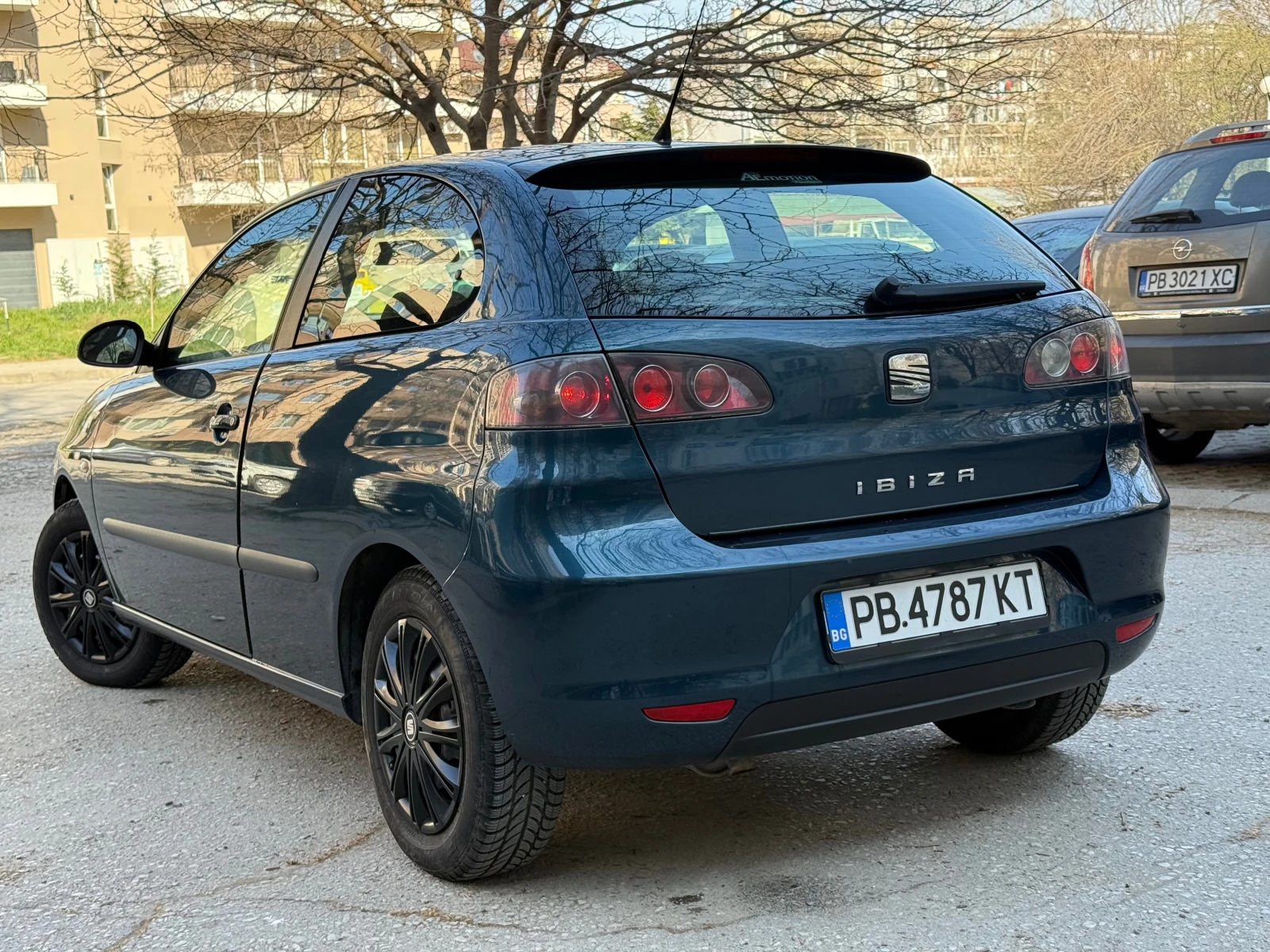 Seat Ibiza 1.4i 86к.с, снимка 4 - Автомобили и джипове - 53819866