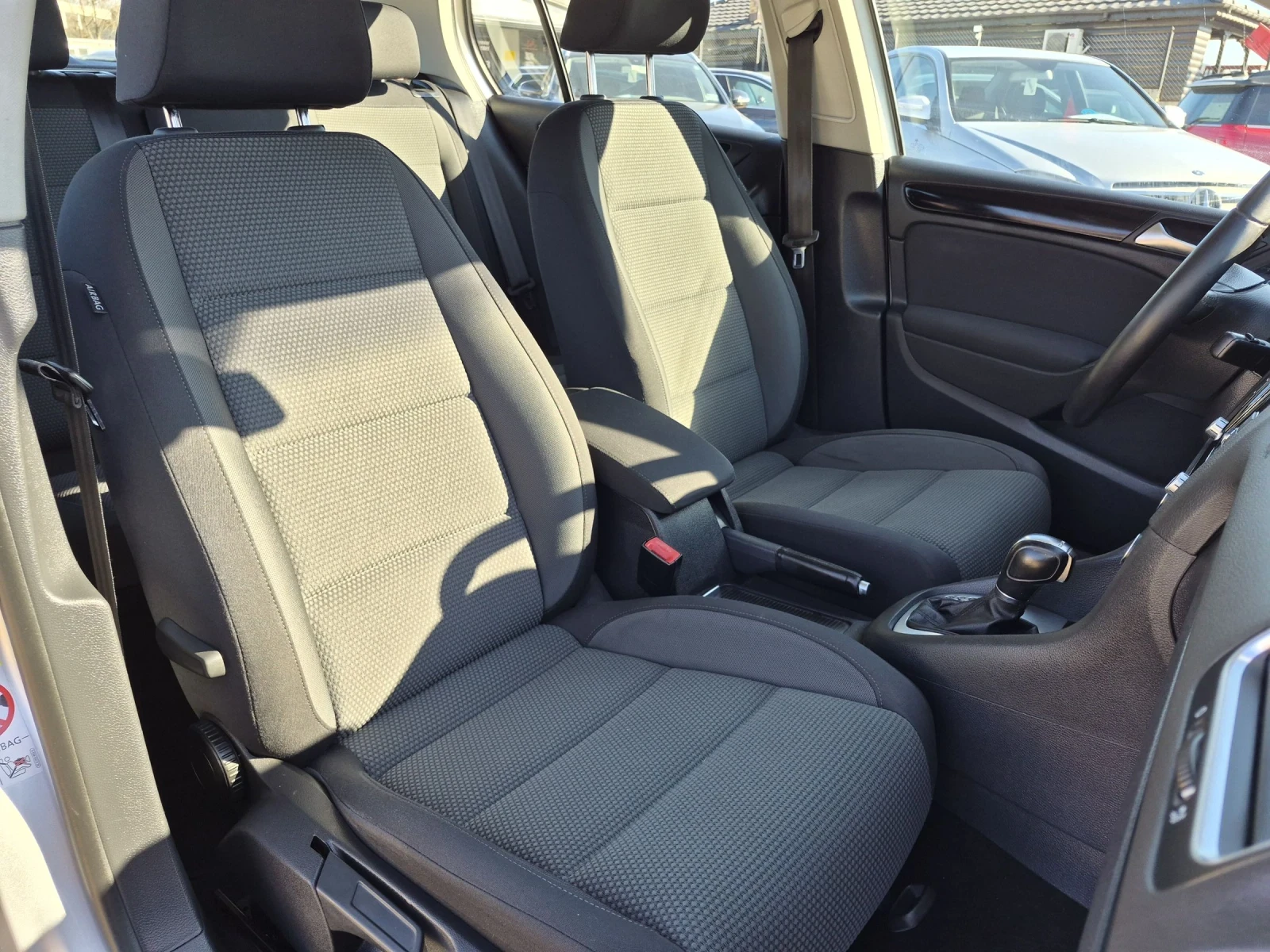 VW Golf АВТОМАТИК TDi, снимка 13 - Автомобили и джипове - 54155297