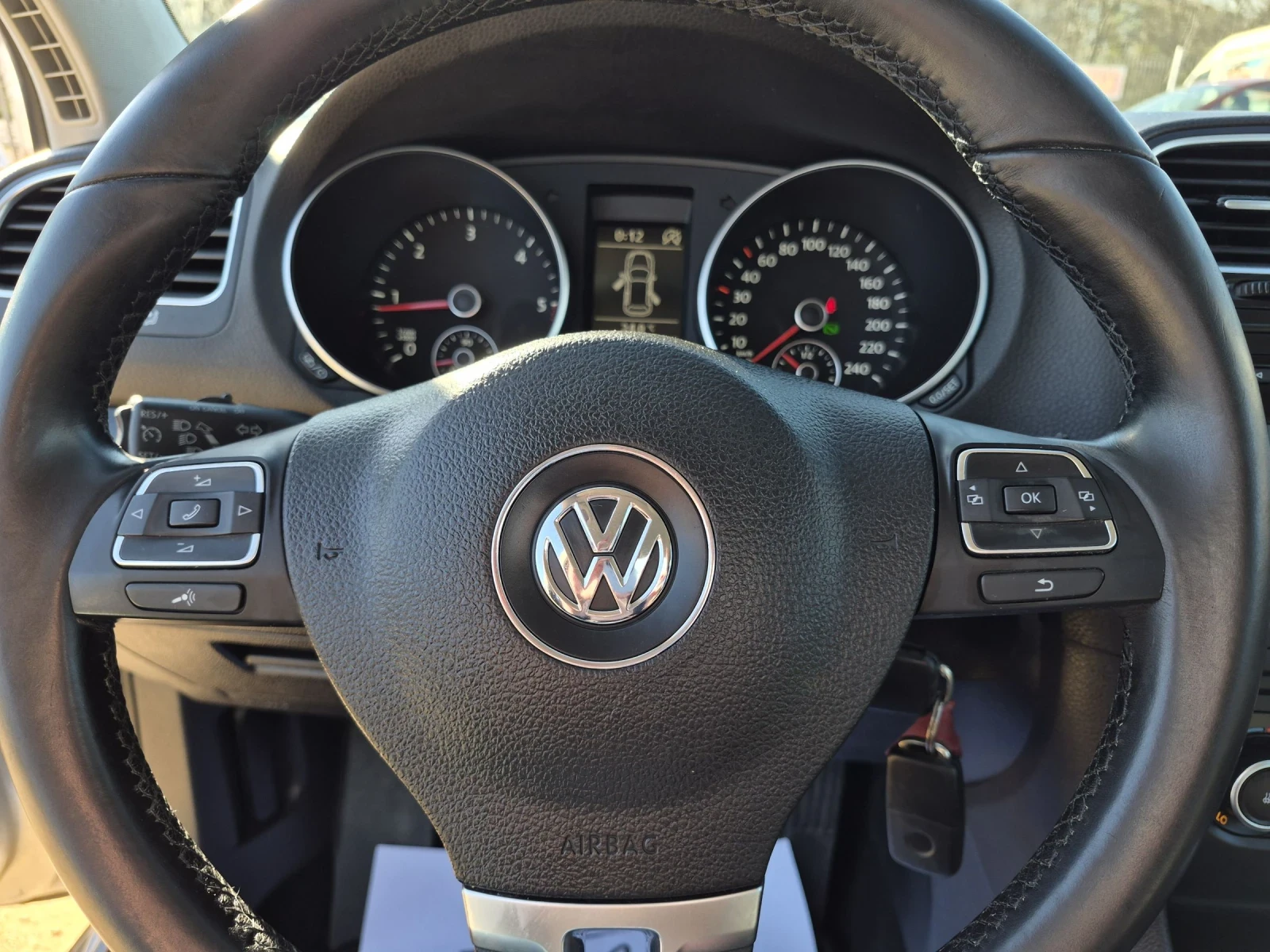 VW Golf АВТОМАТИК TDi, снимка 9 - Автомобили и джипове - 54155297