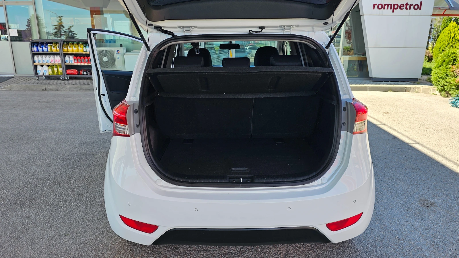 Hyundai Ix20 1.4Benzin  Сервизна Книжка, снимка 9 - Автомобили и джипове - 54869916