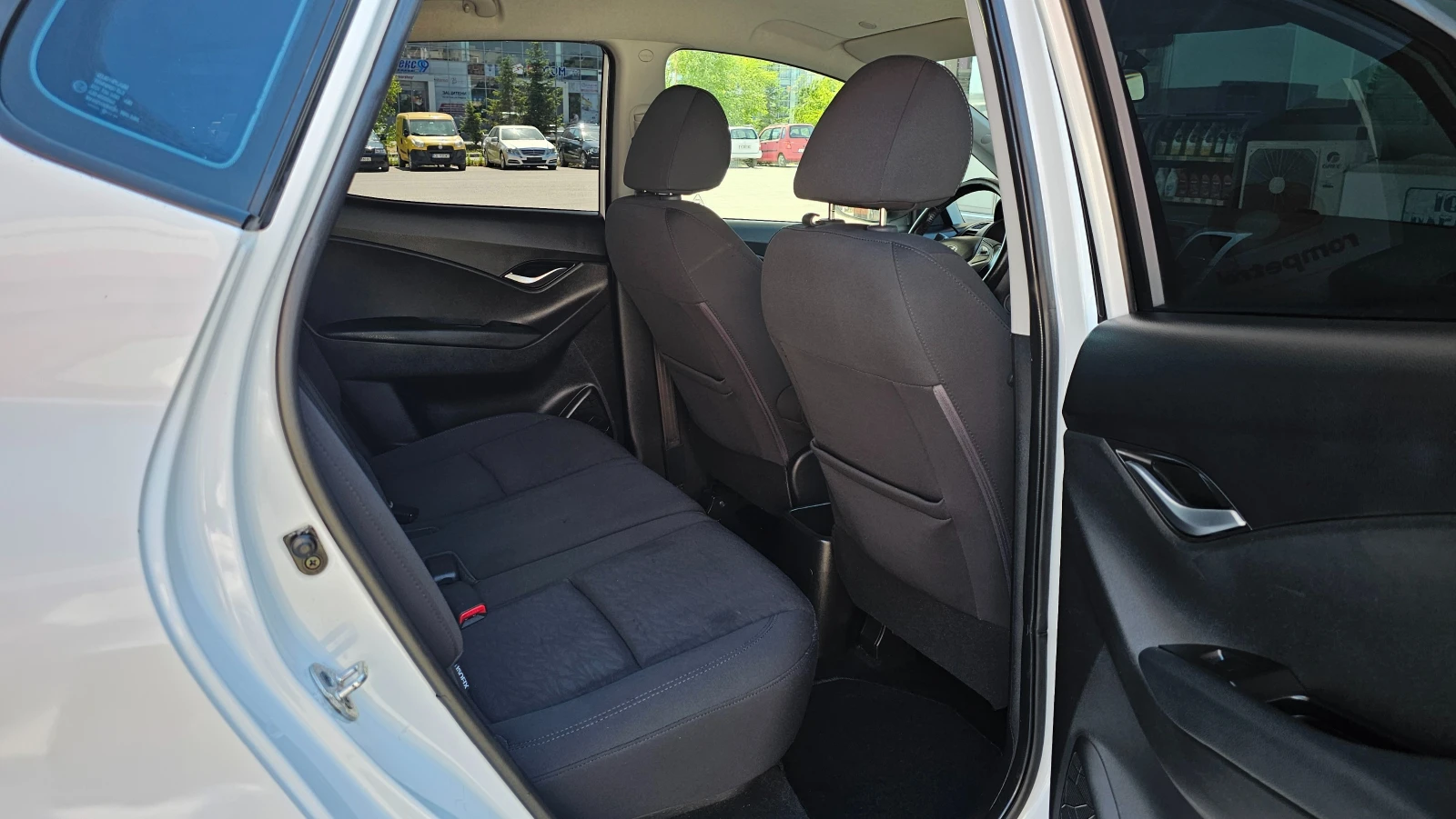 Hyundai Ix20 1.4Benzin  Сервизна Книжка, снимка 13 - Автомобили и джипове - 54869916