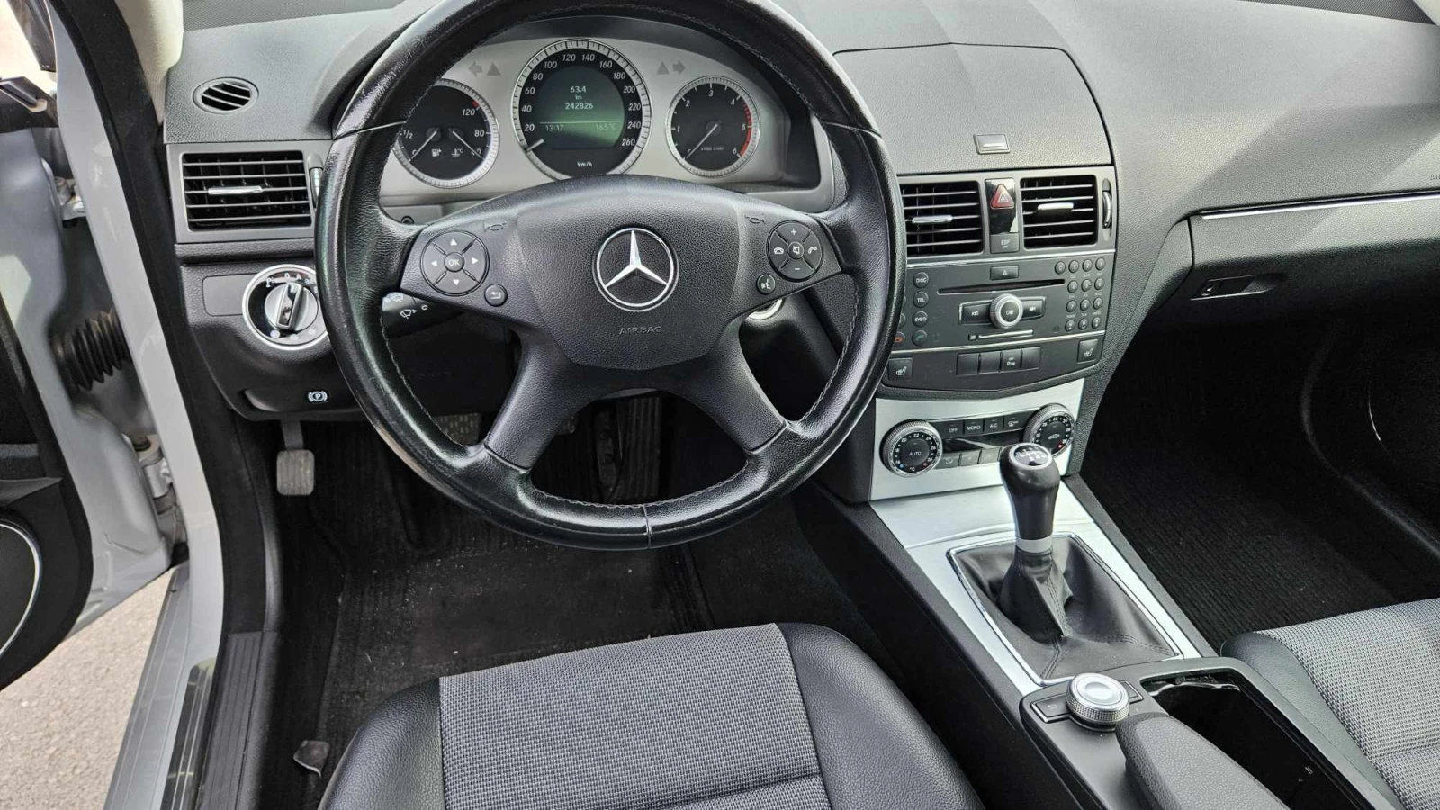 Mercedes-Benz C 320, снимка 9 - Автомобили и джипове - 55119840