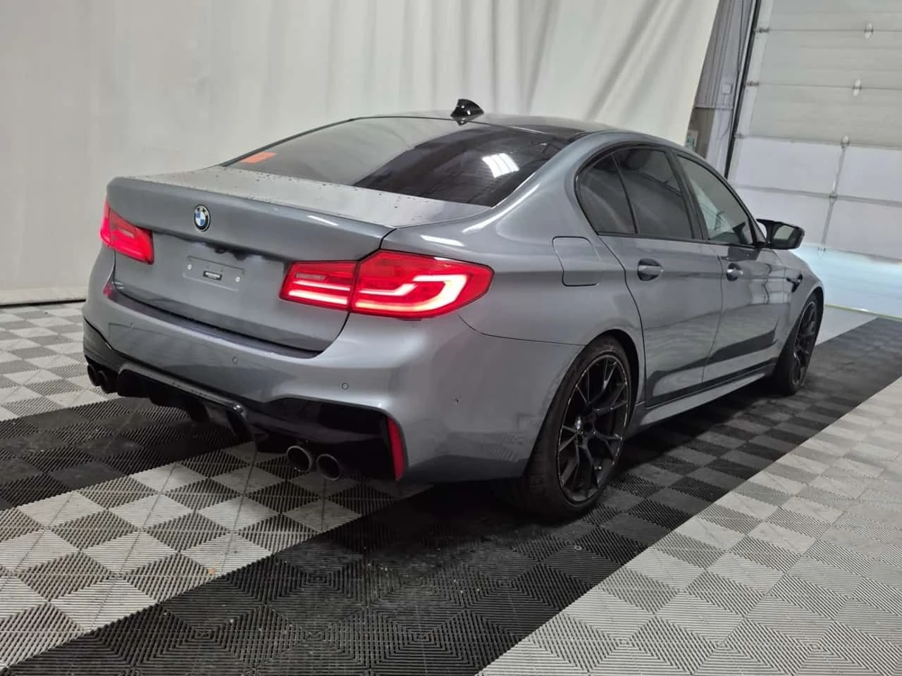 BMW M5 * COMPETITION * АВТОКРЕДИТ БЕЗ ПЪРВОНААЛНА ВНОСКА*, снимка 3 - Автомобили и джипове - 55592302