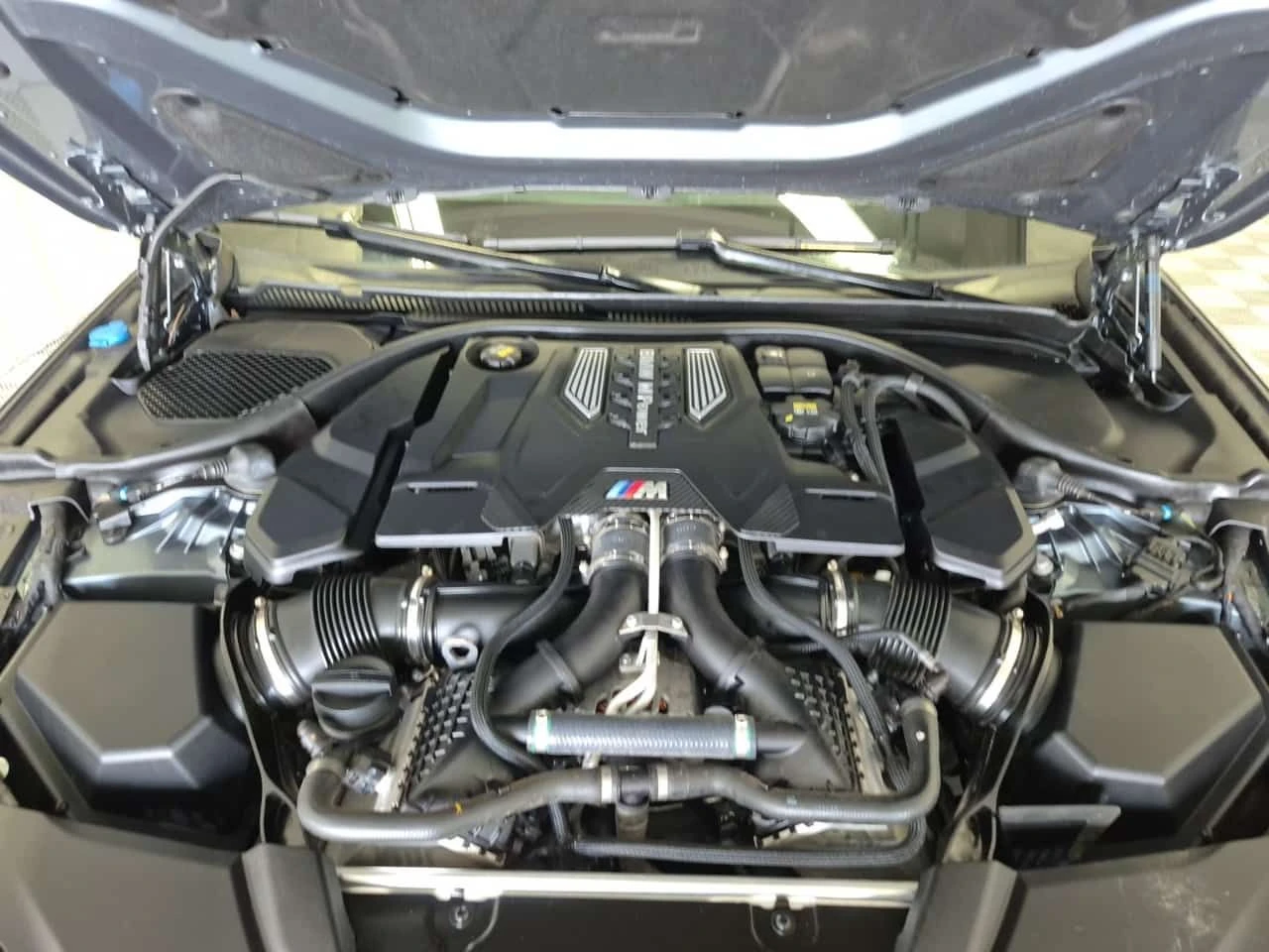 BMW M5 * COMPETITION * АВТОКРЕДИТ БЕЗ ПЪРВОНААЛНА ВНОСКА*, снимка 16 - Автомобили и джипове - 55592302