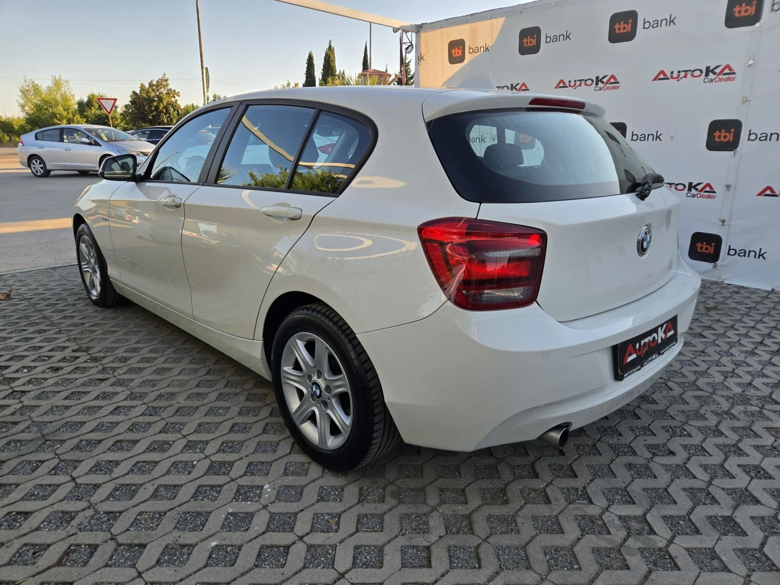 BMW 116 2.0D-116кс= АВТОМАТ= URBAN= АВТОПИЛОТ, снимка 5 - Автомобили и джипове - 55694885