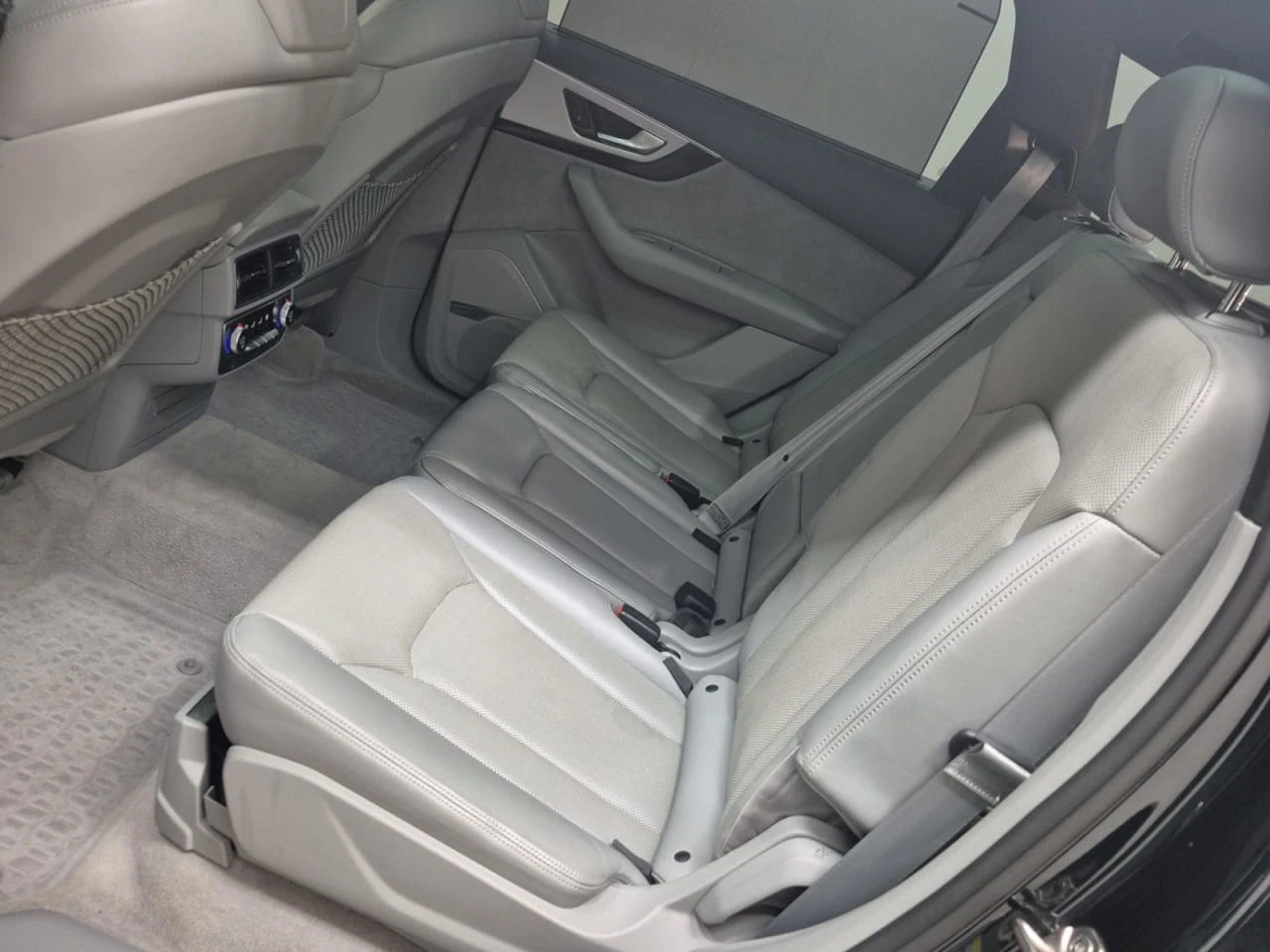 Audi Q7 * АВТО КРЕДИТ* ЦЕНА ДО БГ * CARFAX *  - изображение 10