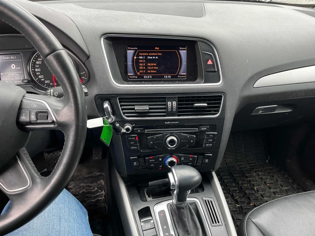 Audi Q5 * 2.0L Komfort * CARFAX * ЦЕНА ДО БГ - изображение 9