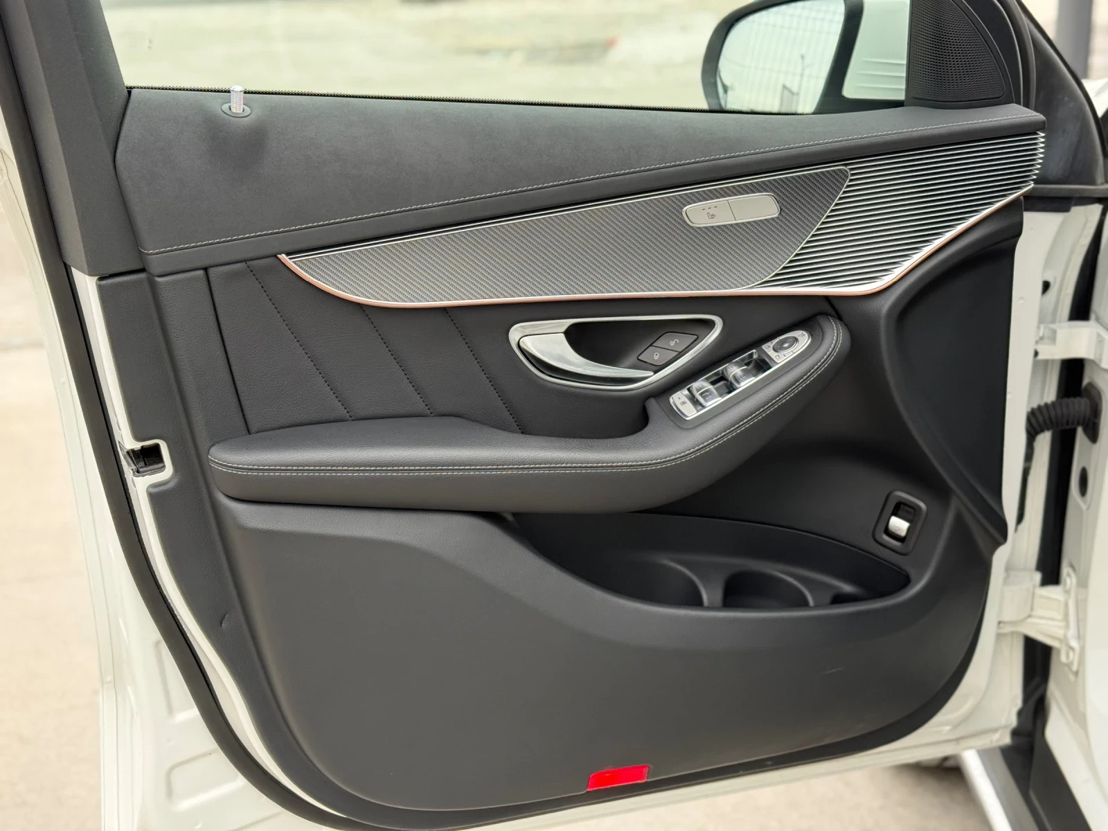 Mercedes-Benz EQC 400* AMG* 2022г* 4M* 90.000KM* НОВА* 550КМ-Пробег - изображение 8