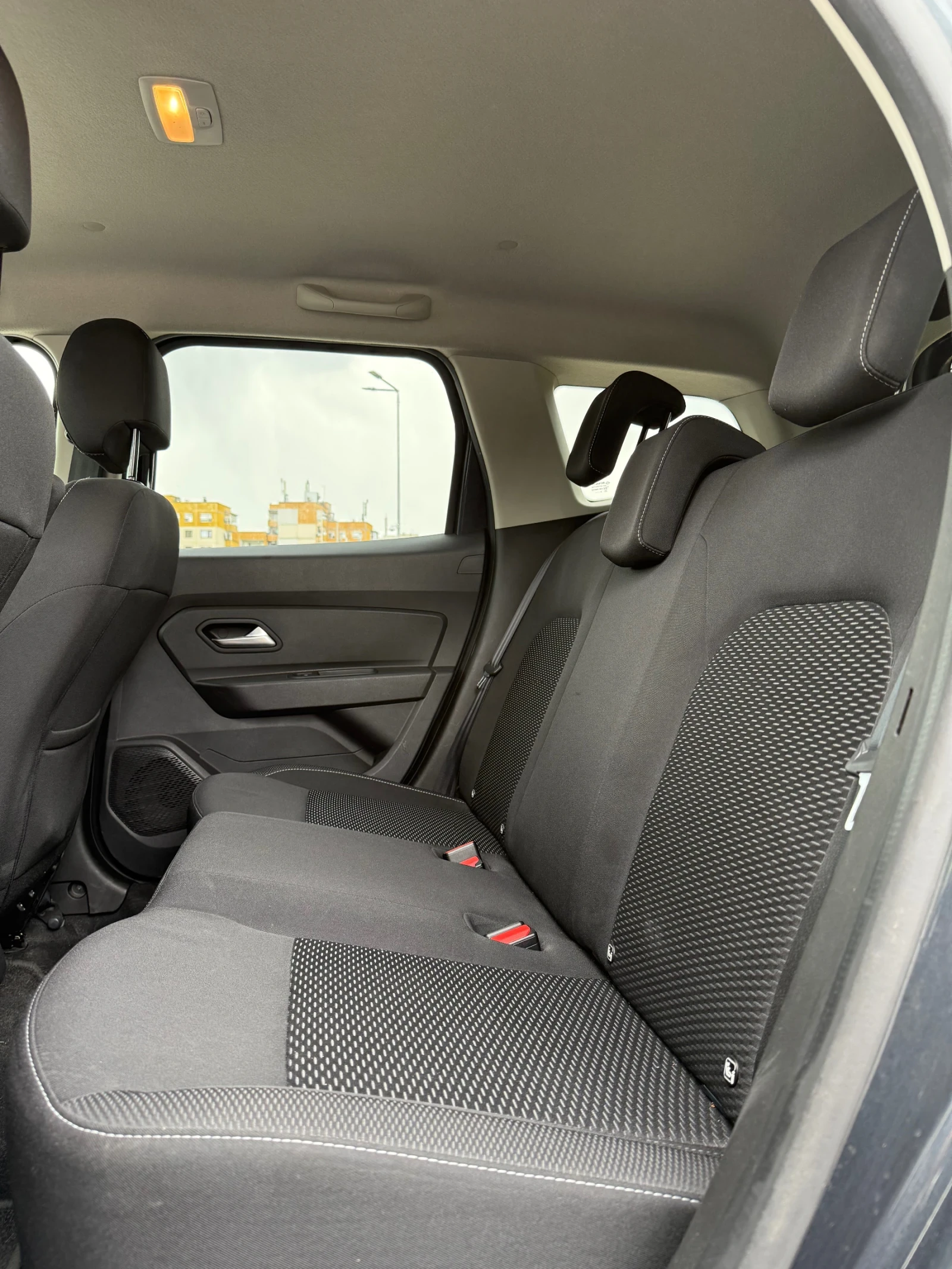 Dacia Duster 1 Собственик! Закупена от Ауто Ташев! Фабрична газ, снимка 15 - Автомобили и джипове - 54392853