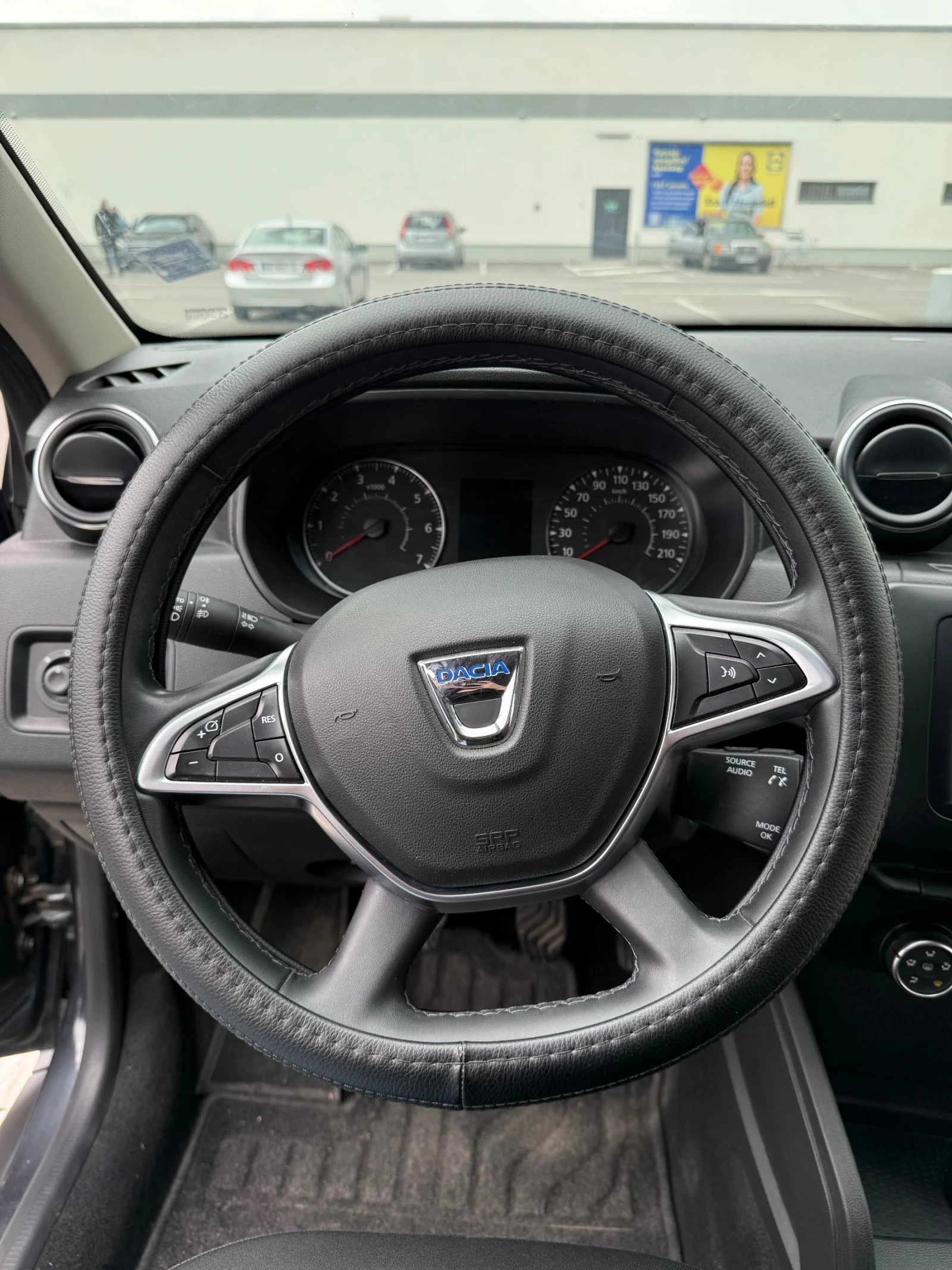 Dacia Duster 1 Собственик! Закупена от Ауто Ташев! Фабрична газ, снимка 8 - Автомобили и джипове - 54392853