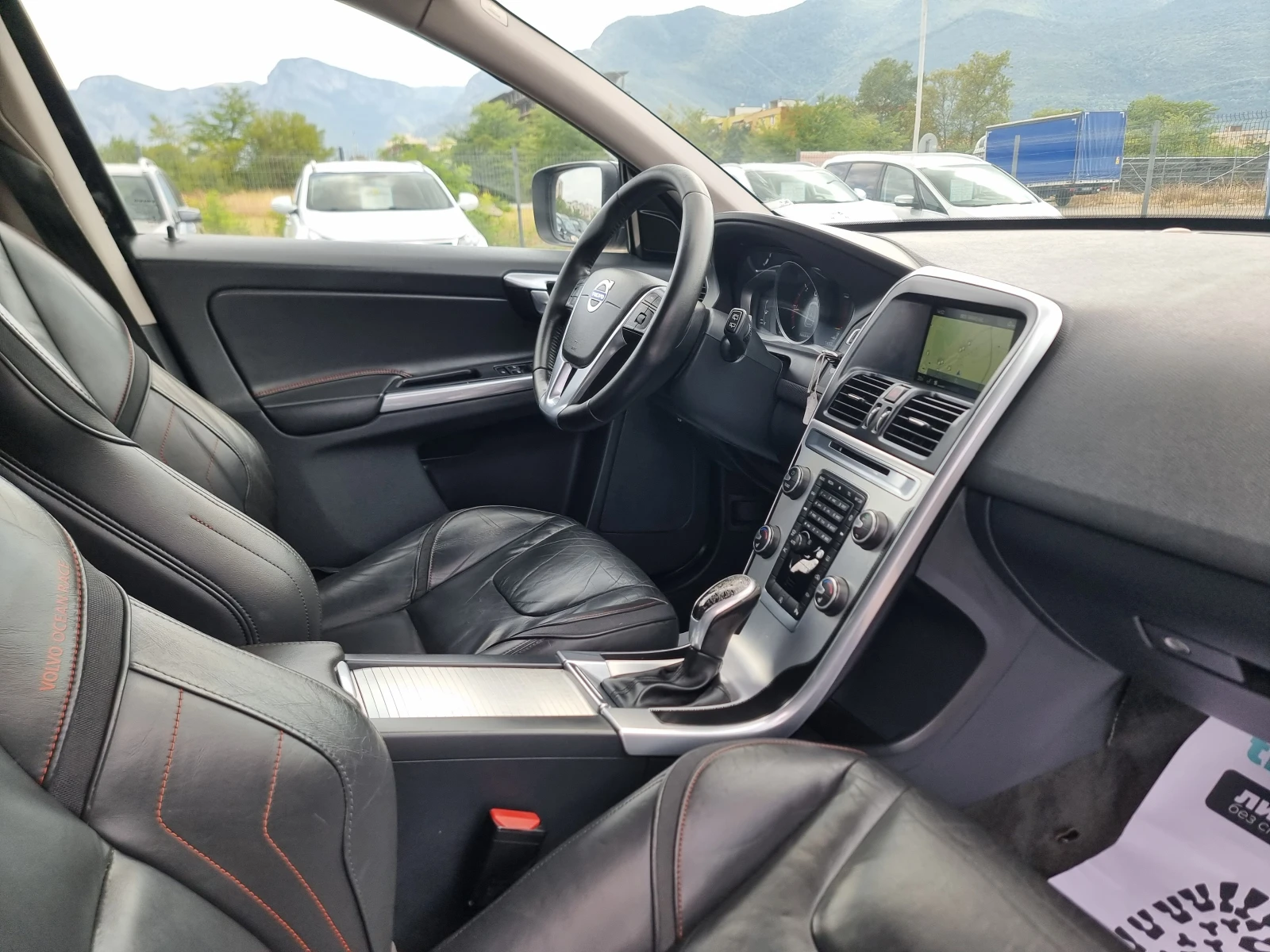 Volvo XC60 2.0TDI, снимка 16 - Автомобили и джипове - 55817412