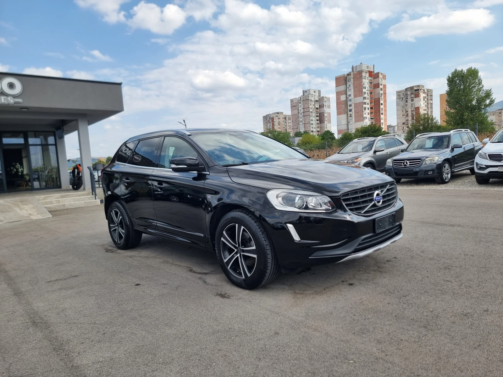 Volvo XC60 2.0TDI, снимка 8 - Автомобили и джипове - 55817412
