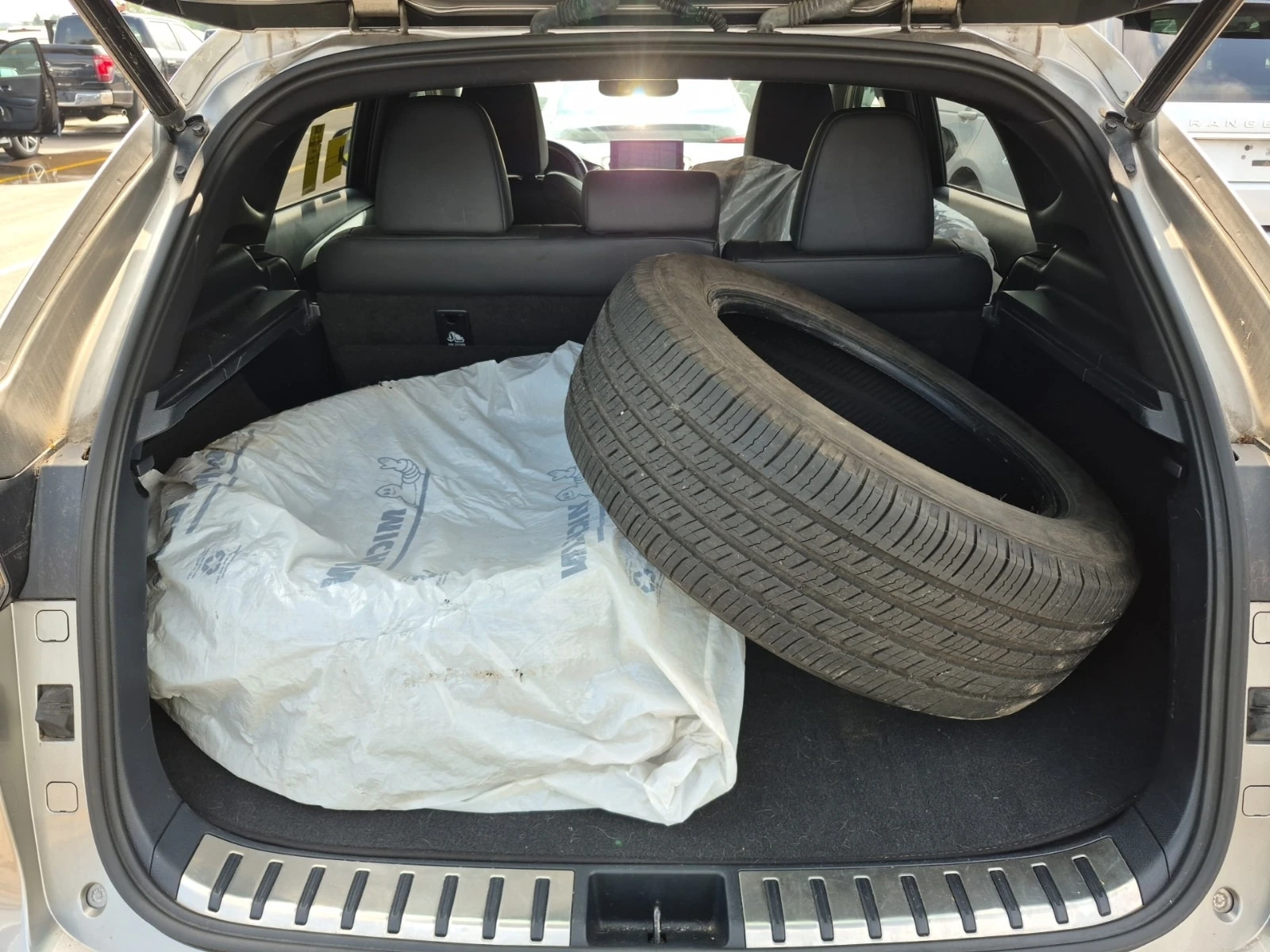 Lexus NX 300 CARFAX / ДИСТРОНИК / 2 ЧИФТА ГУМИ, снимка 16 - Автомобили и джипове - 55951541