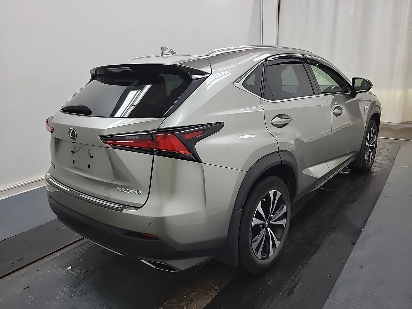 Lexus NX 300 CARFAX / ДИСТРОНИК / 2 ЧИФТА ГУМИ, снимка 3 - Автомобили и джипове - 55951541