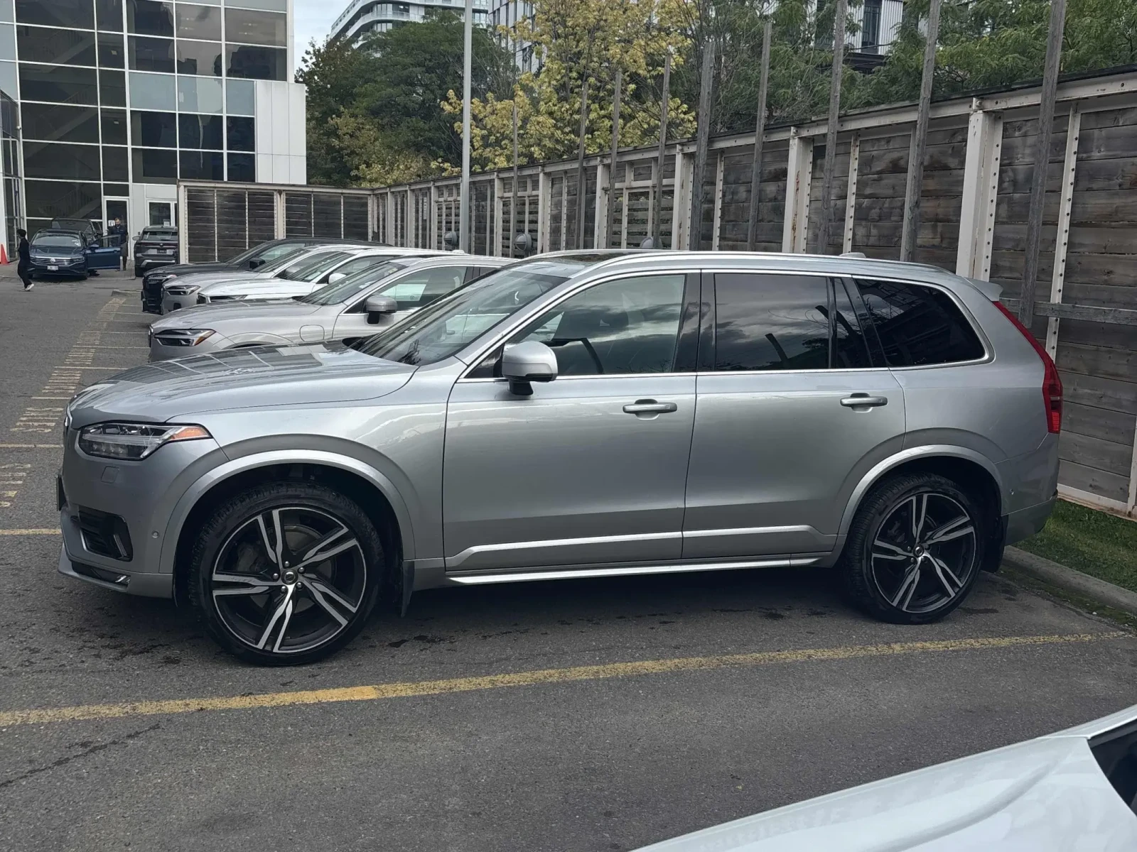 Volvo Xc90 AWD R-Design* Подгр* BOWER* Кам* пано* М.Точки* , снимка 3 - Автомобили и джипове - 56120326