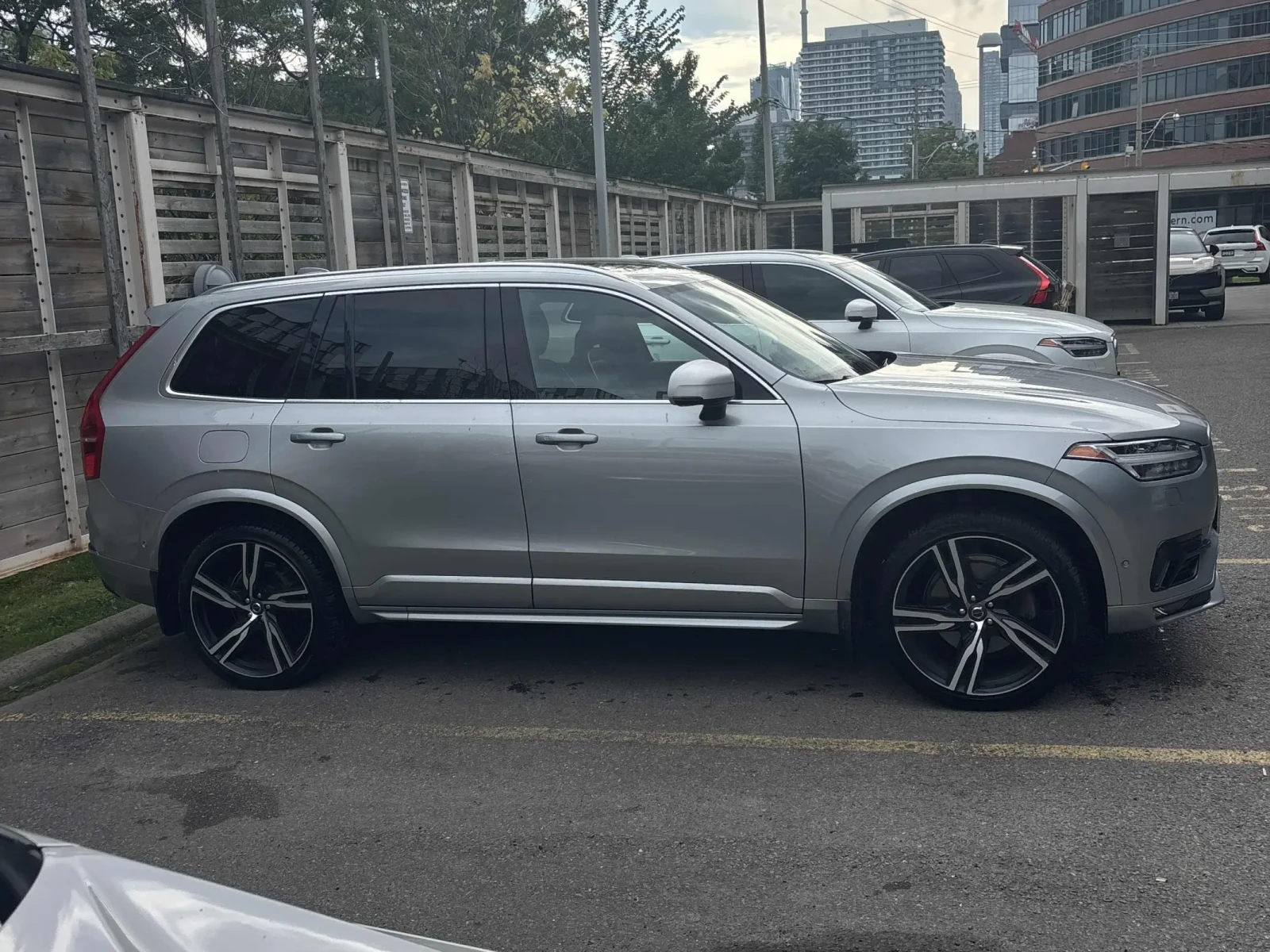 Volvo Xc90 AWD R-Design* Подгр* BOWER* Кам* пано* М.Точки* , снимка 4 - Автомобили и джипове - 56120326