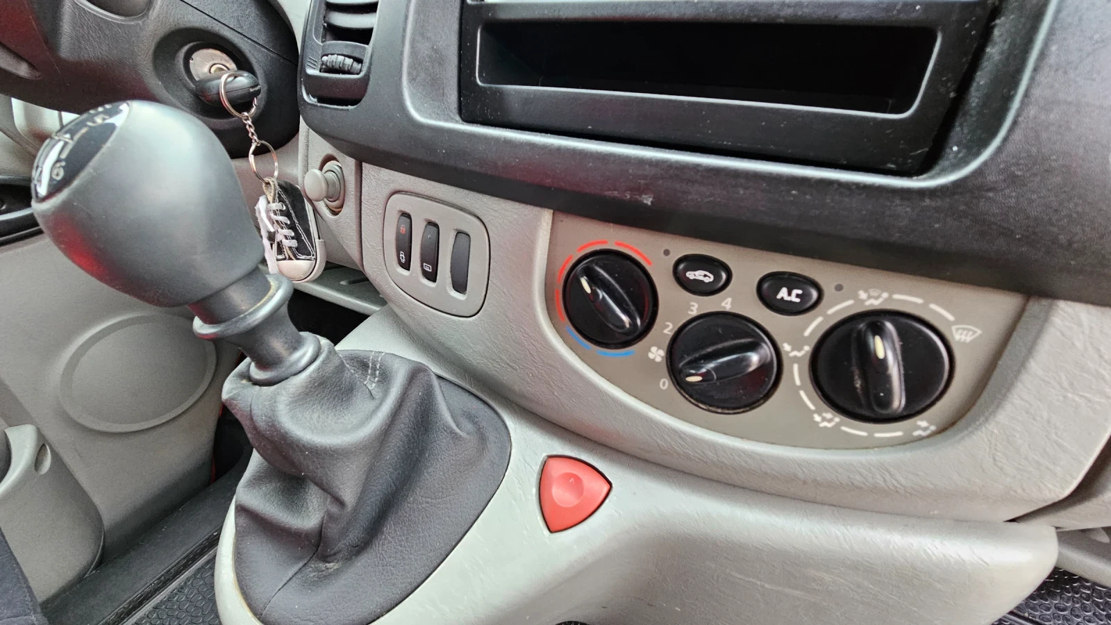 Renault Trafic 1.9DCI 8+ 1 Клима, снимка 13 - Бусове и автобуси - 53997104