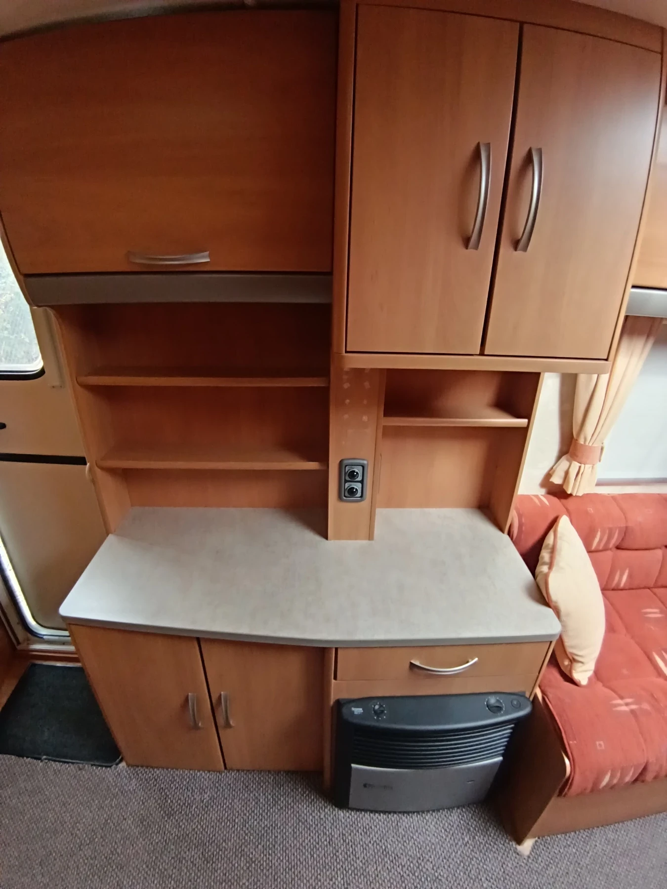 Каравана Swift Swift , снимка 8 - Каравани и кемпери - 54195936