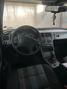 Mercedes-Benz C 180, снимка 6