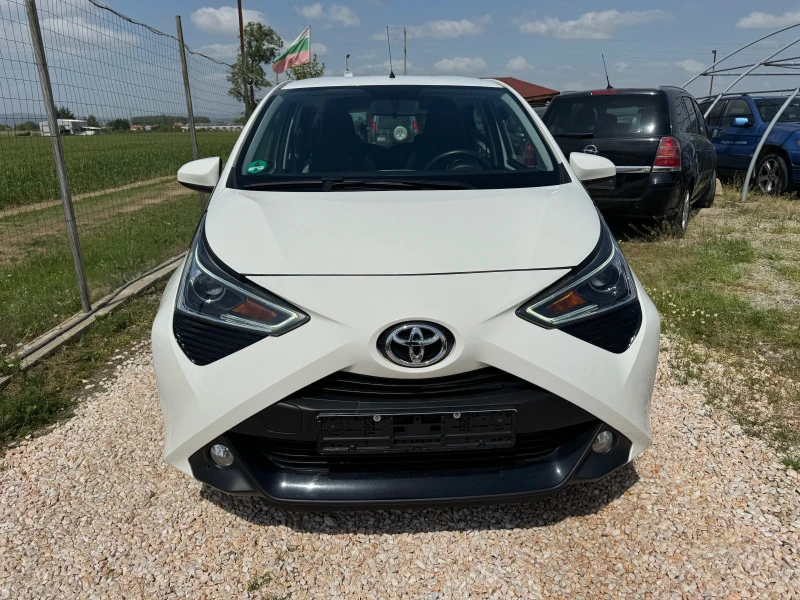 Toyota Aygo 1.0i x-play club Навигация! Камера!, снимка 2 - Автомобили и джипове - 45434559