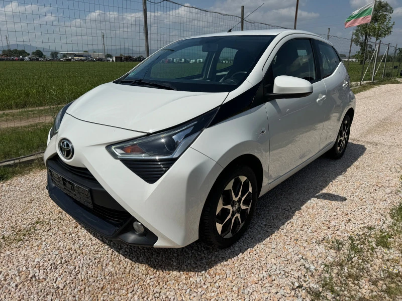 Toyota Aygo 1.0i x-play club Навигация! Камера!, снимка 1 - Автомобили и джипове - 45434559