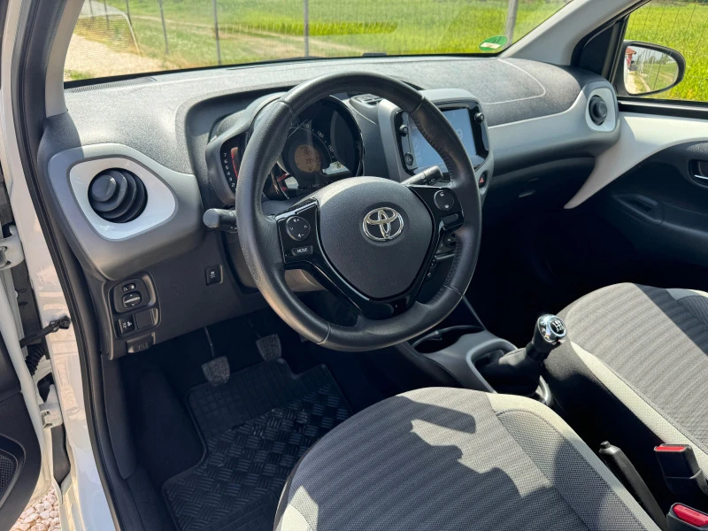 Toyota Aygo 1.0i x-play club Навигация! Камера!, снимка 11 - Автомобили и джипове - 45434559