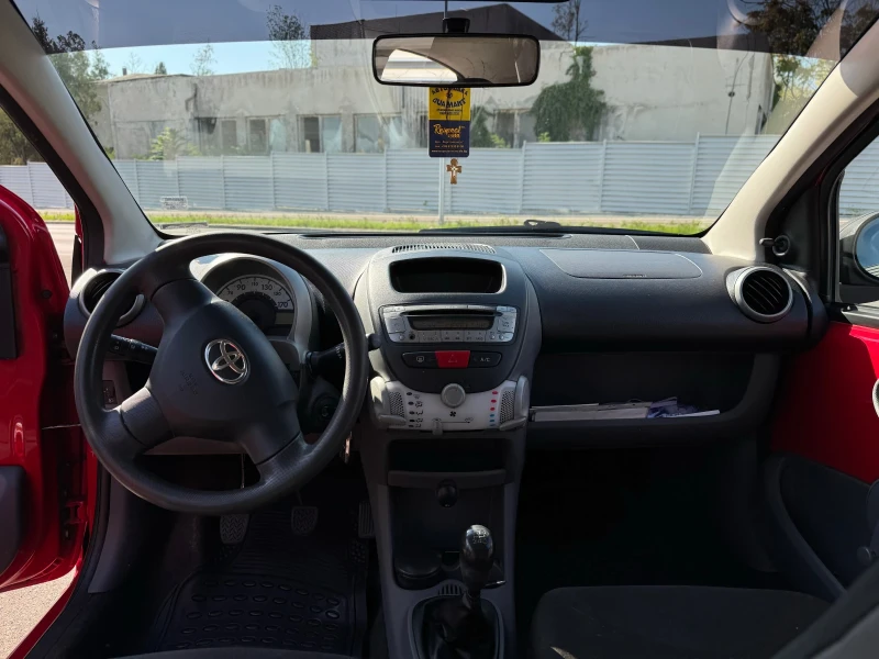 Toyota Aygo 1.0i, снимка 5 - Автомобили и джипове - 47387936