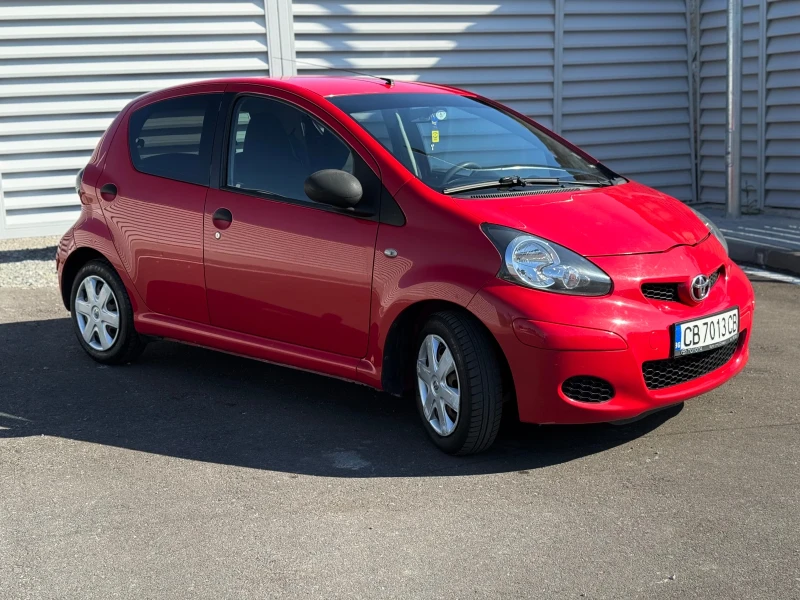 Toyota Aygo 1.0i, снимка 2 - Автомобили и джипове - 47387936