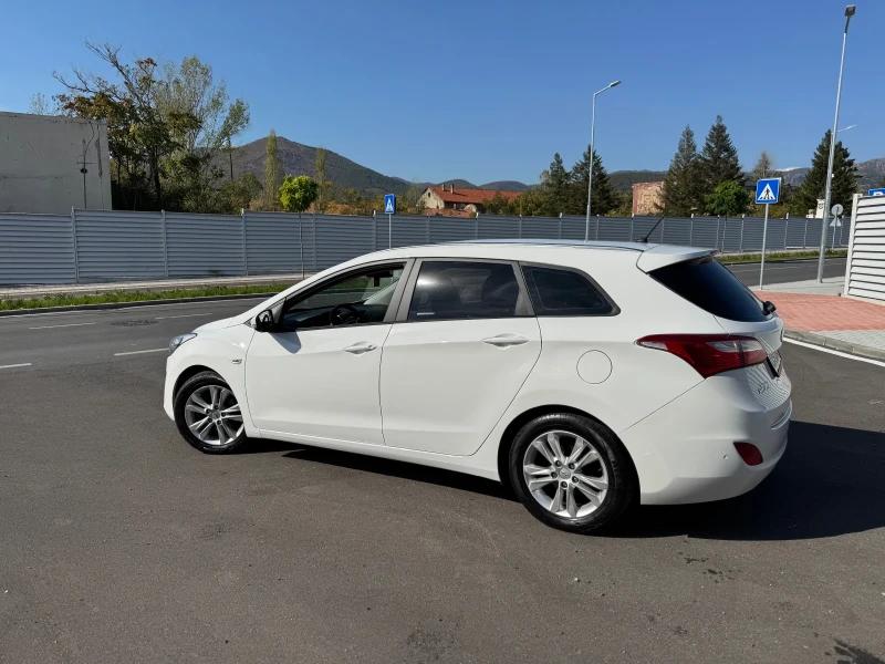 Hyundai I30 1.6 CRDI, снимка 4 - Автомобили и джипове - 47387936