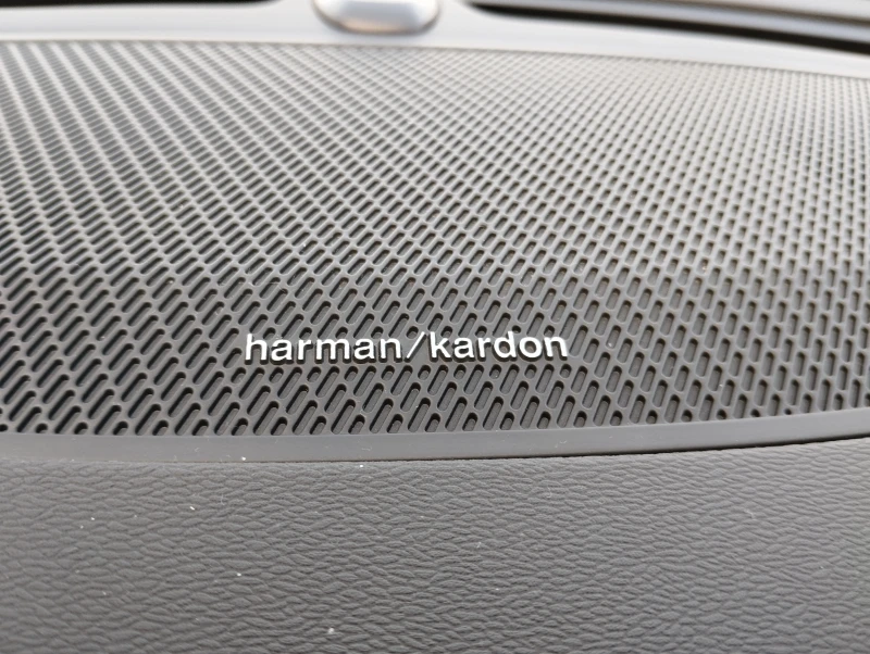 Volvo V60 2.0D R-Line, снимка 13 - Автомобили и джипове - 50379156