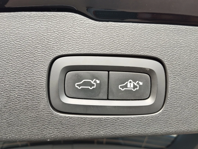 Volvo V60 2.0D R-Line, снимка 14 - Автомобили и джипове - 50379156