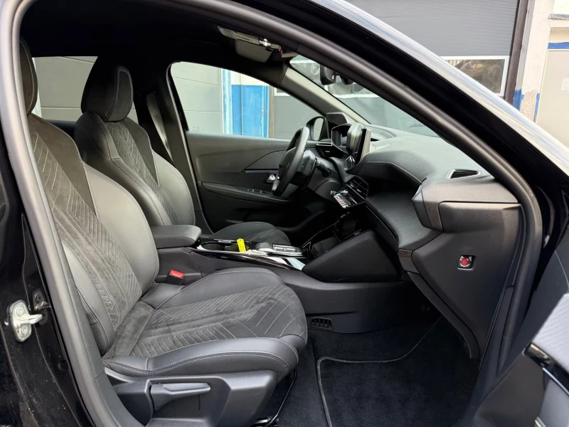 Peugeot 208 GT/156HP/360CAM/CARPLAY/DIGITAL/NAV/CRUISEC./953f, снимка 12 - Автомобили и джипове - 52693705