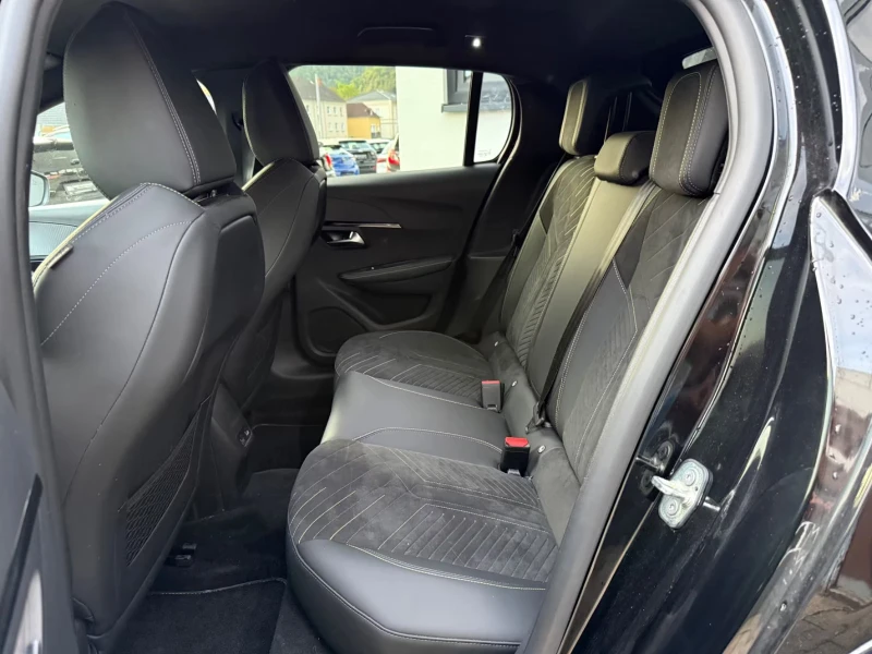 Peugeot 208 GT/156HP/360CAM/CARPLAY/DIGITAL/NAV/CRUISEC./953f, снимка 14 - Автомобили и джипове - 52693705