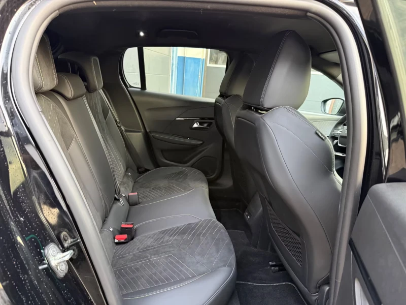 Peugeot 208 GT/156HP/360CAM/CARPLAY/DIGITAL/NAV/CRUISEC./953f, снимка 13 - Автомобили и джипове - 52693705