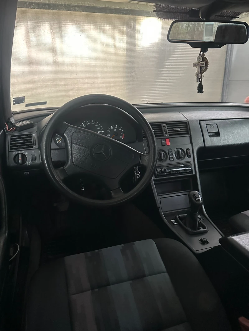 Mercedes-Benz C 180, снимка 6 - Автомобили и джипове - 52693637