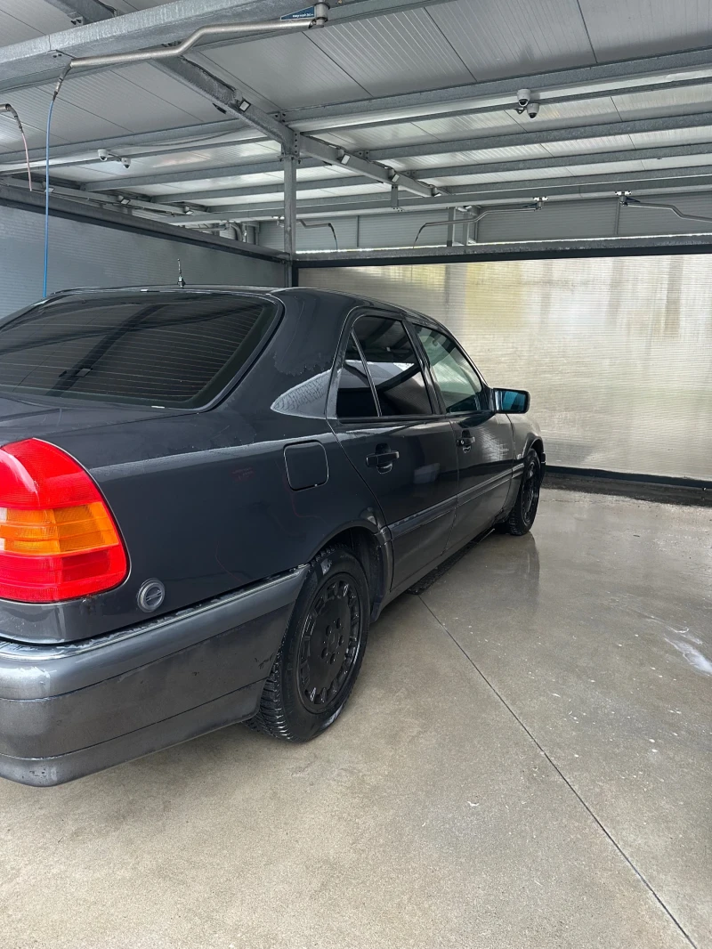 Mercedes-Benz C 180, снимка 4 - Автомобили и джипове - 52693637