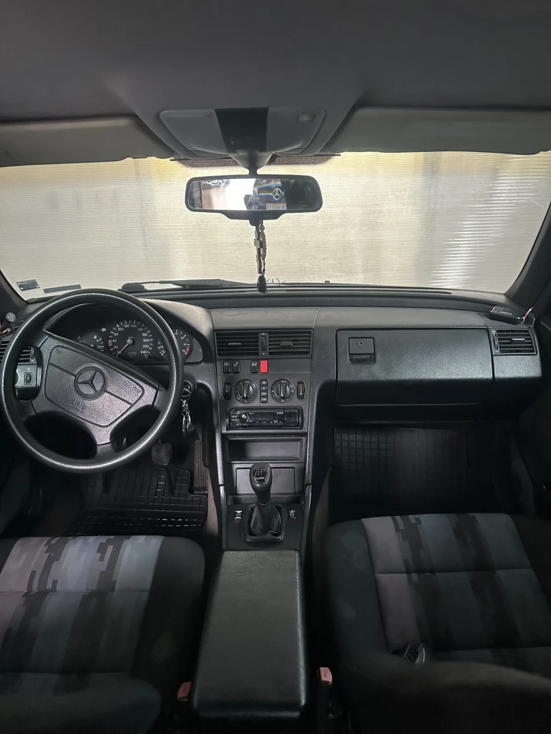 Mercedes-Benz C 180, снимка 8 - Автомобили и джипове - 52693637