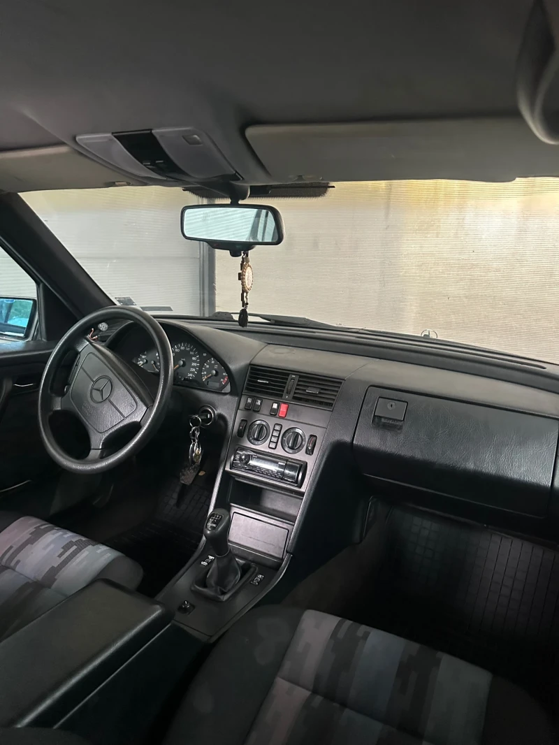 Mercedes-Benz C 180, снимка 9 - Автомобили и джипове - 52693637